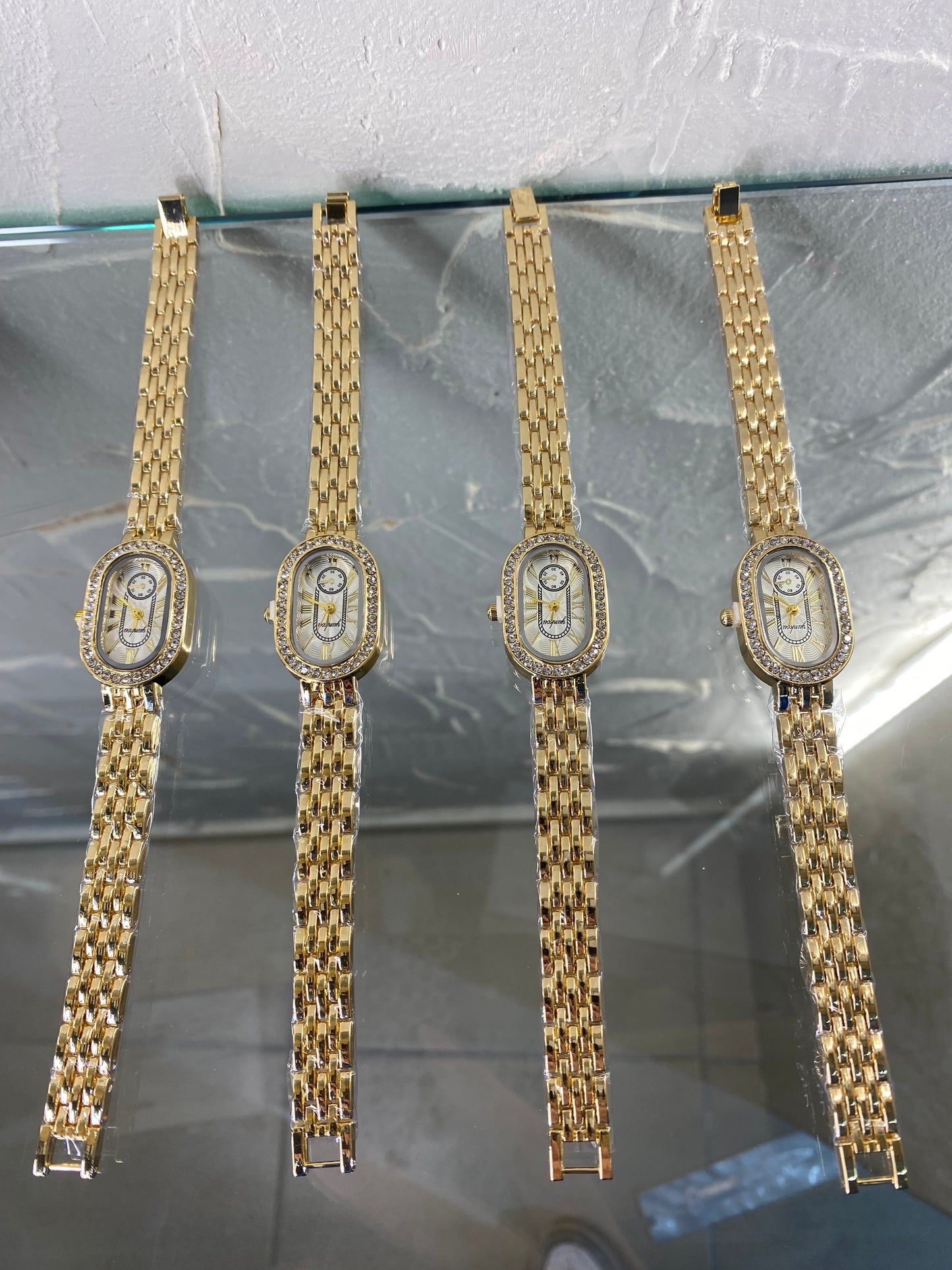 New viral ατσάλινο ρολόι με χρυσό λουρί