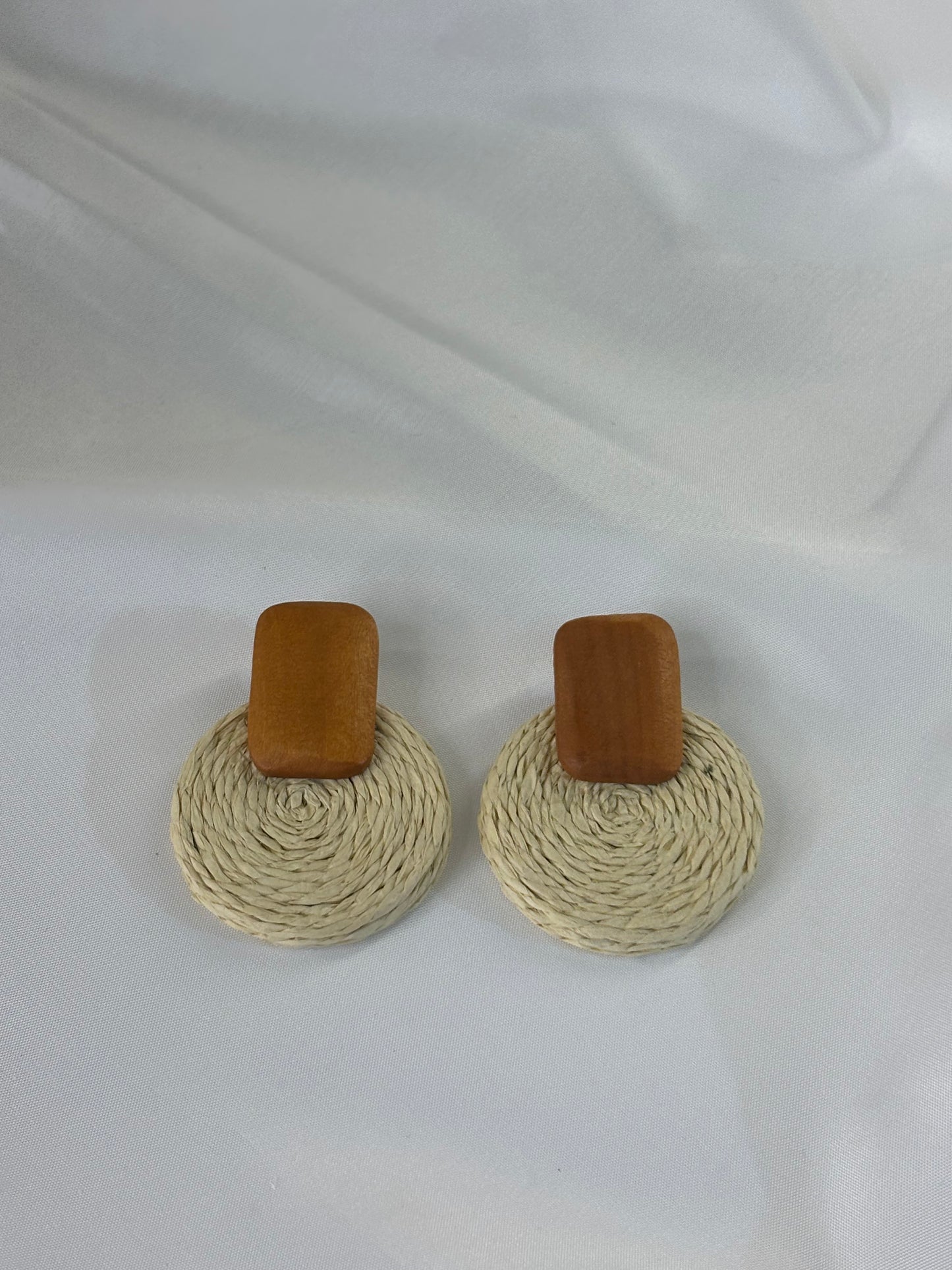 Γυναικεία Σκουλαρίκια Κρεμαστά Ξύλινα & Πλεκτά Εκρού | Pnoe Studio