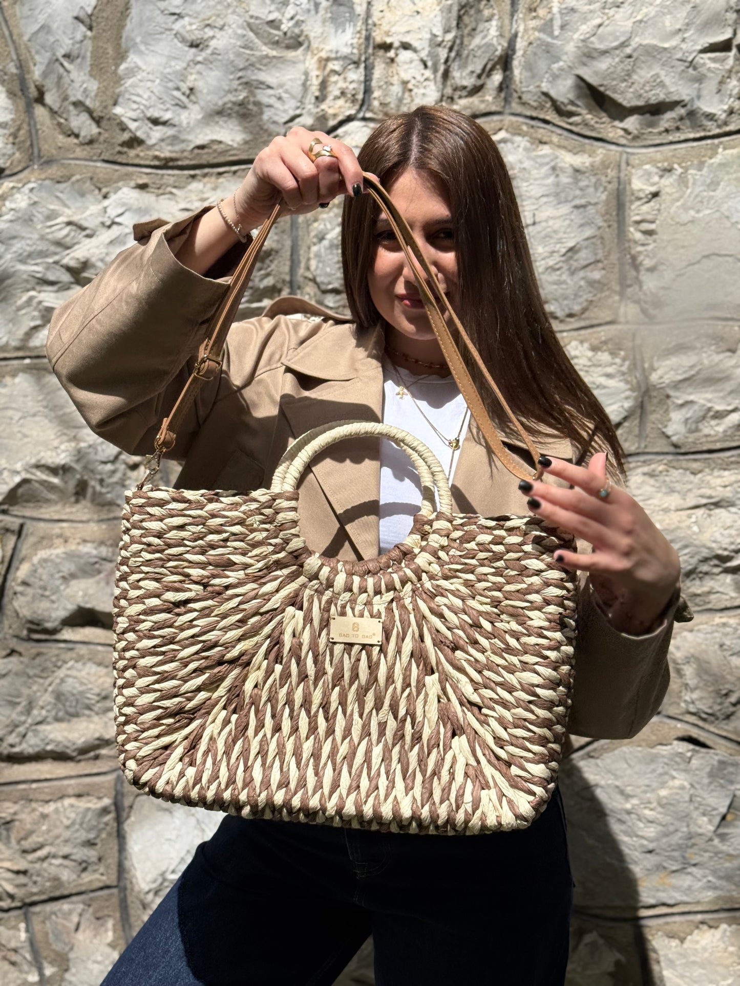 Ψάθινη τσάντα Bag to Bag με καφέ και μπεζ λεπτομέρειες