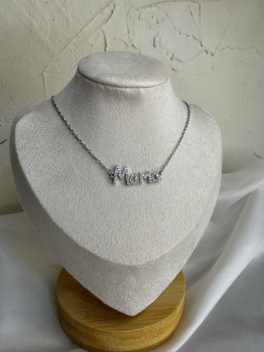 Κολιέ με Μαμά: Το Απόλυτο Σύμβολο Αγάπης και Αφοσίωσης