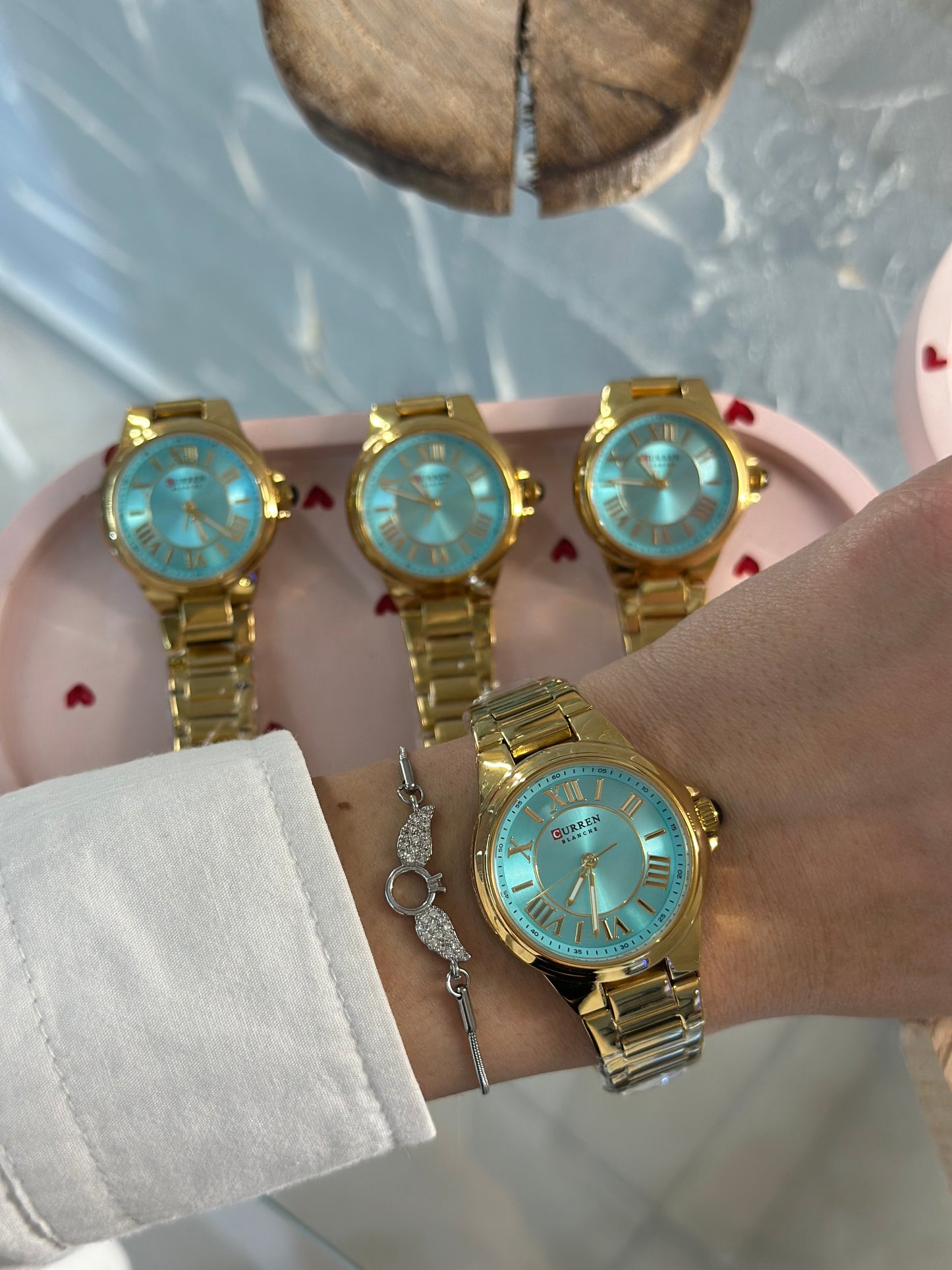 Ρολόι "Ocean Breeze" με Γαλάζιο Στρογγυλό Καντράν και Χρυσό Λουρί | Ατσάλινη Κατασκευή