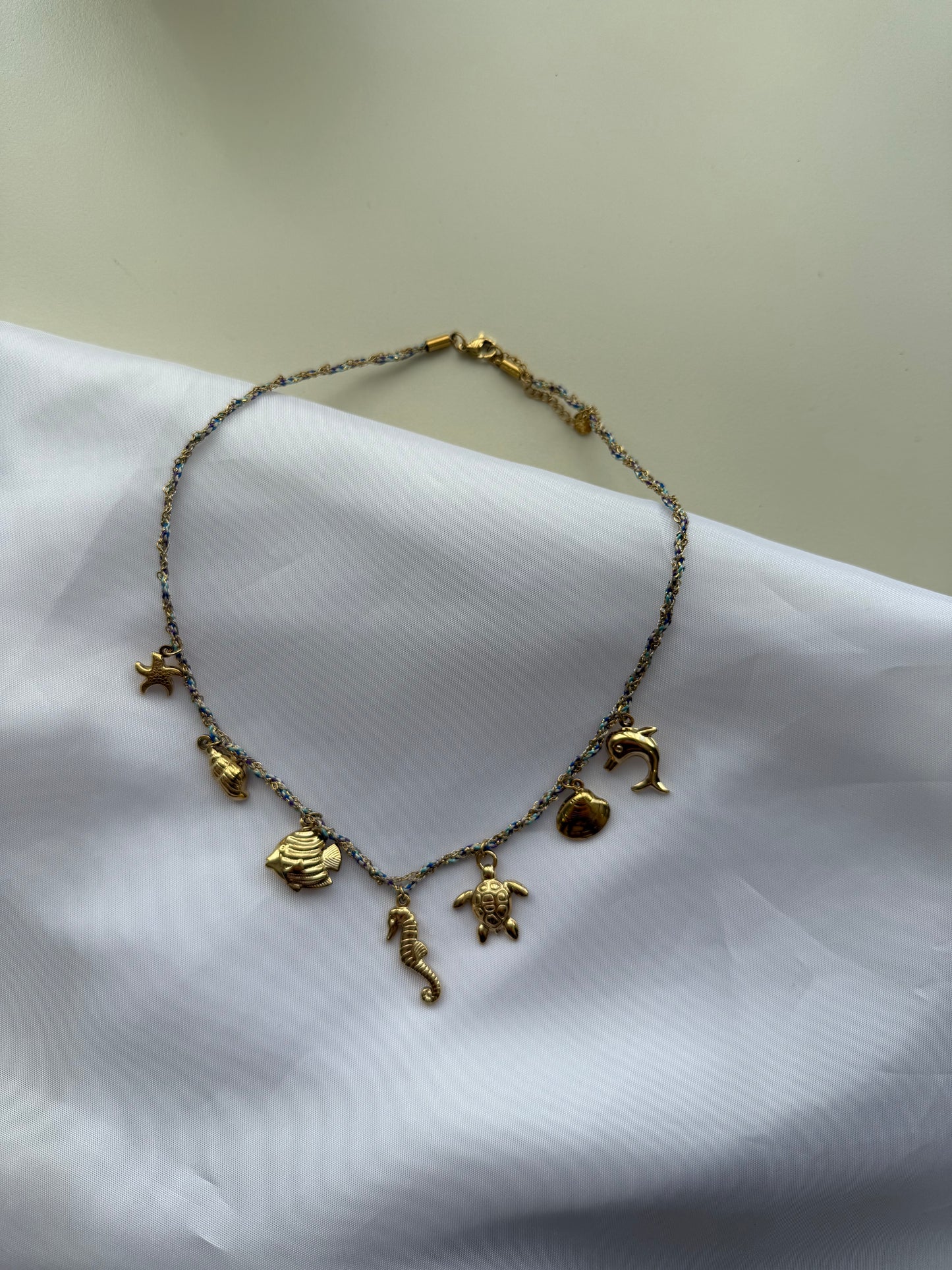Ατσάλινο κολιέ με κρεμαστά charms σε πολύχρωμα χρώμα