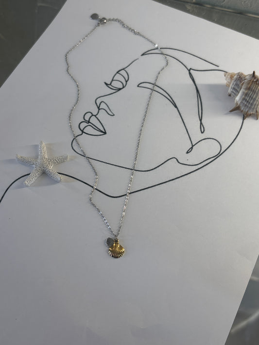 Κολιέ Island Shell – Χρυσό Κοχύλι σε Ασημί Αλυσίδα