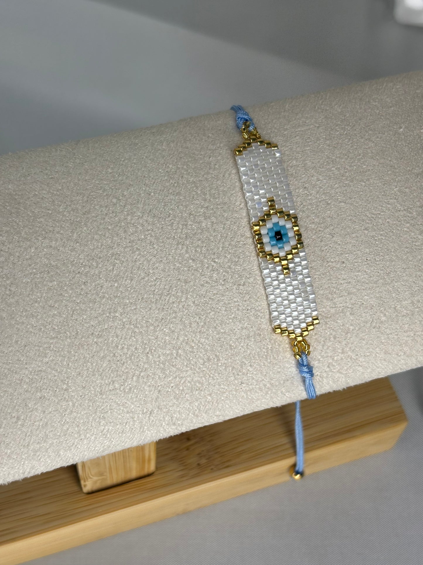 Χειροποίητα βραχιολάκια με σχοινάκι και ethnic σχέδια