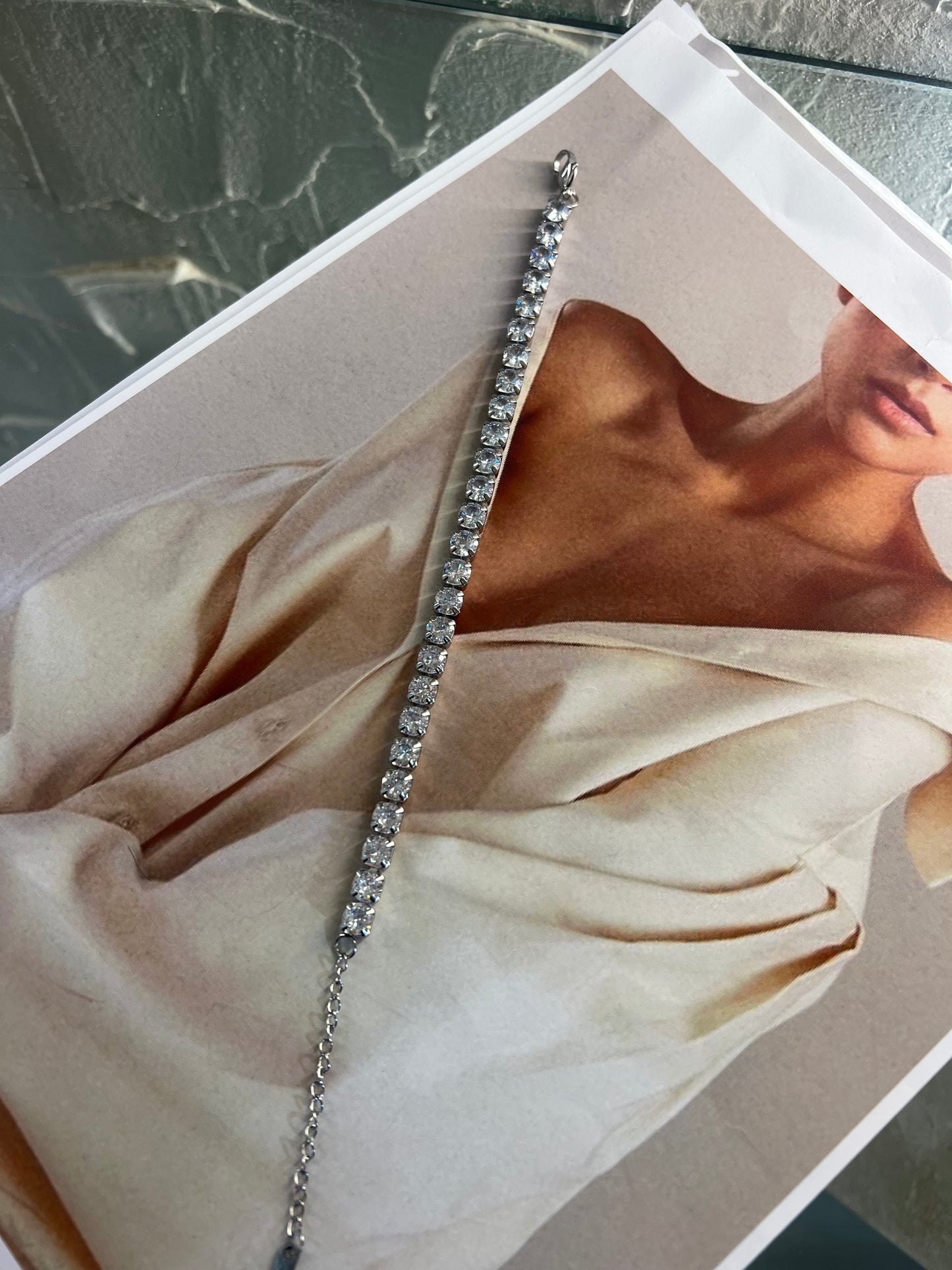 Βραχιόλι "Luminous Silver" με Στρας | Ατσάλινη Κατασκευή και Κομψότητα