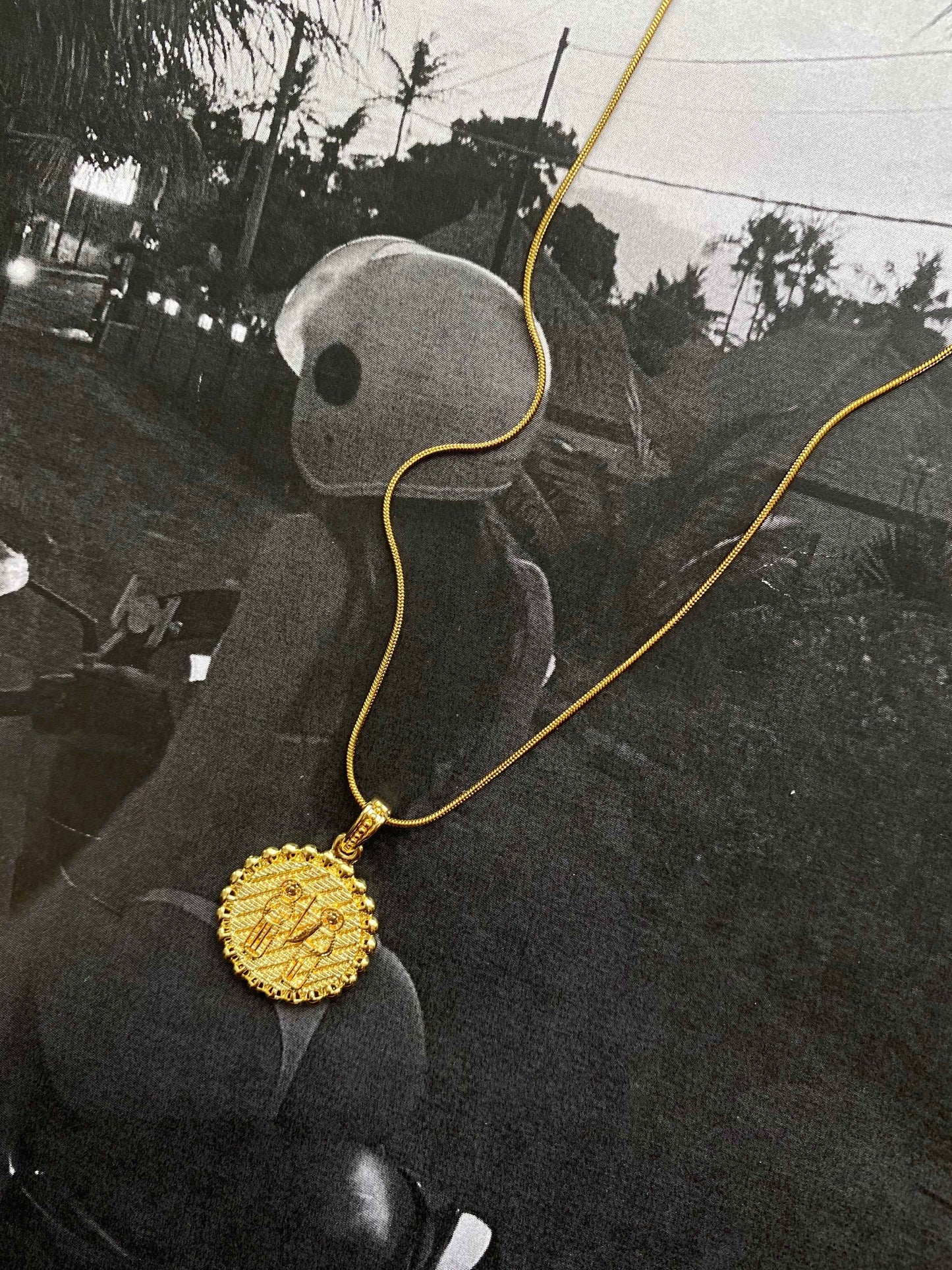 Lucky Charm – Ατσάλινο Κολιέ με Μοτίφ Τύχης