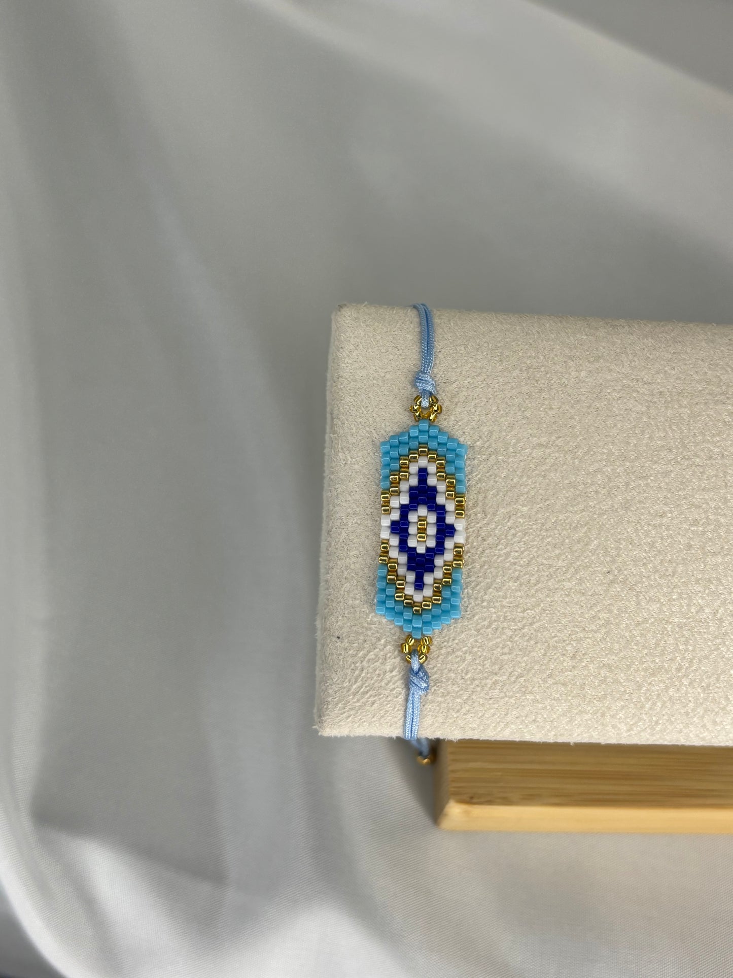 Χειροποίητα βραχιολάκια με σχοινάκι και ethnic σχέδια