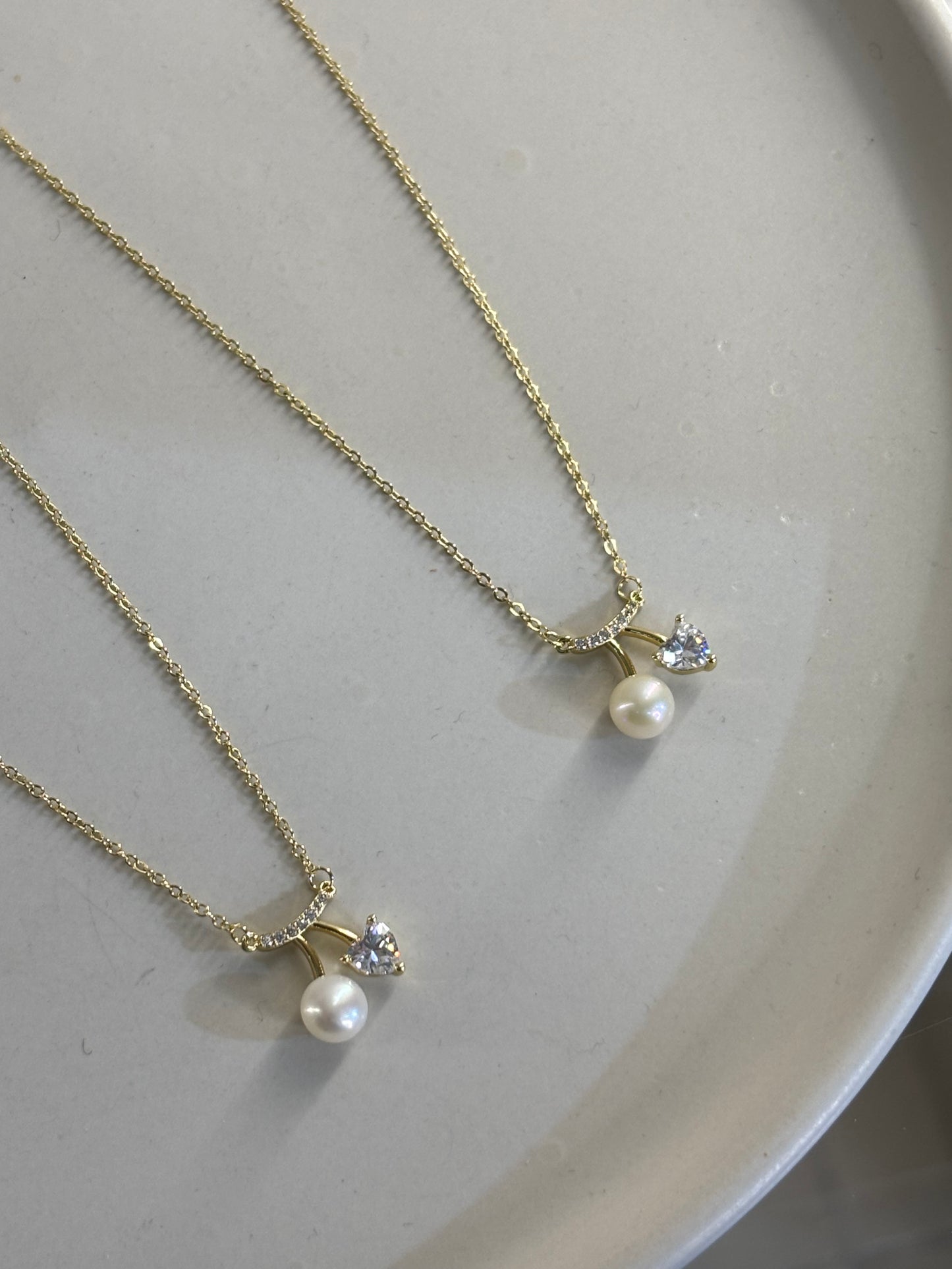 Κολιέ ατσάλινο μέ μαργαριτάρια σε σχήμα κεράσι