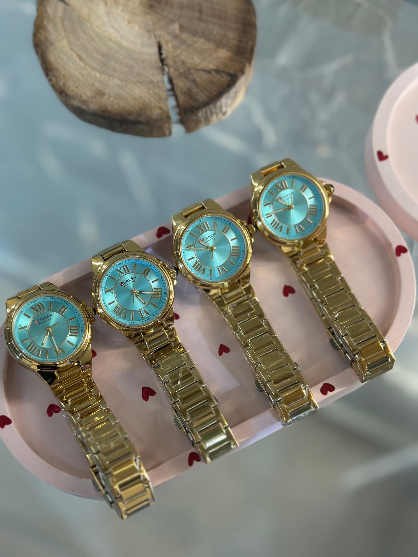 Ρολόι "Ocean Breeze" με Γαλάζιο Στρογγυλό Καντράν και Χρυσό Λουρί | Ατσάλινη Κατασκευή