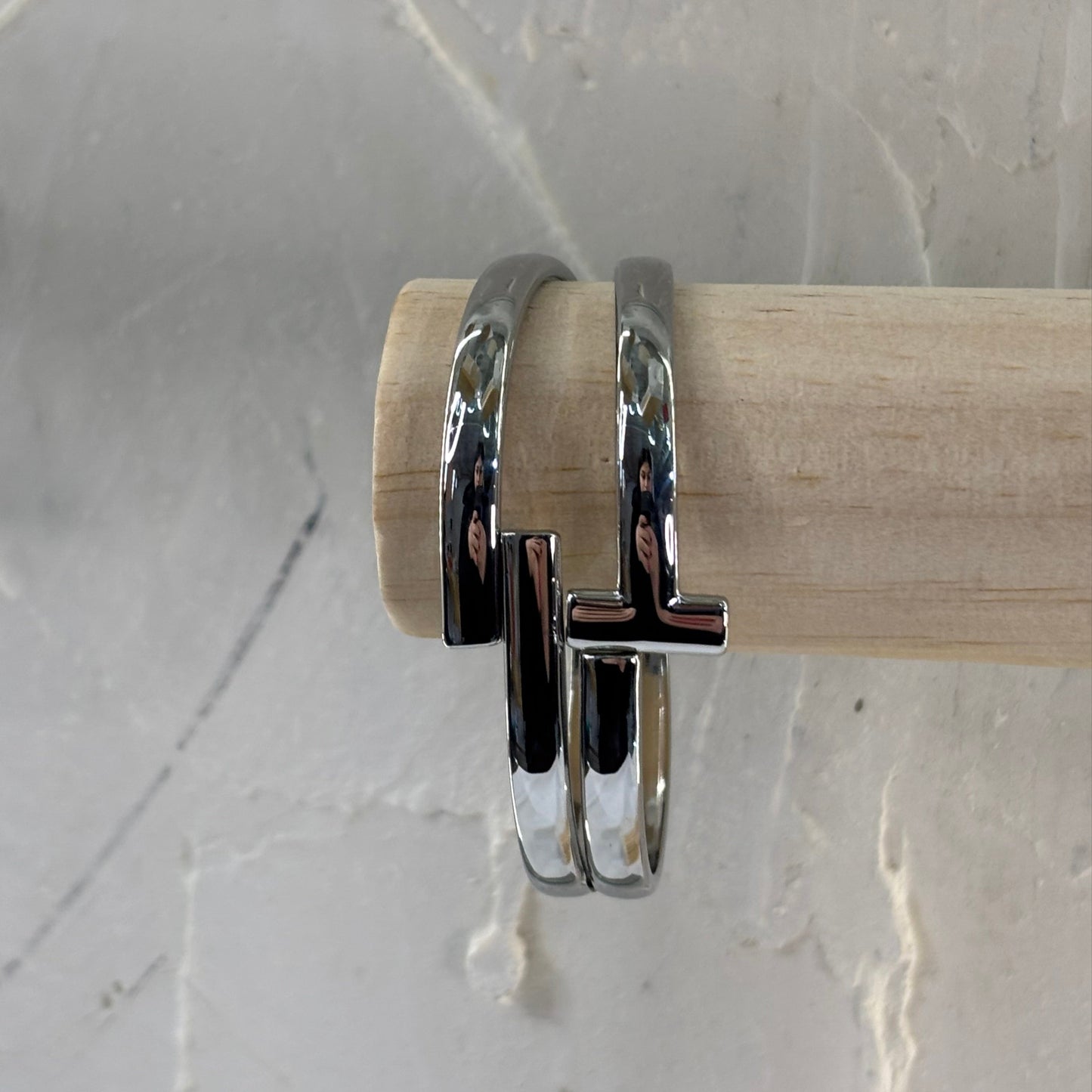 Ασημένια Χειροπεδα με Μοντέρνο Σχέδιο | Pnoe Studio