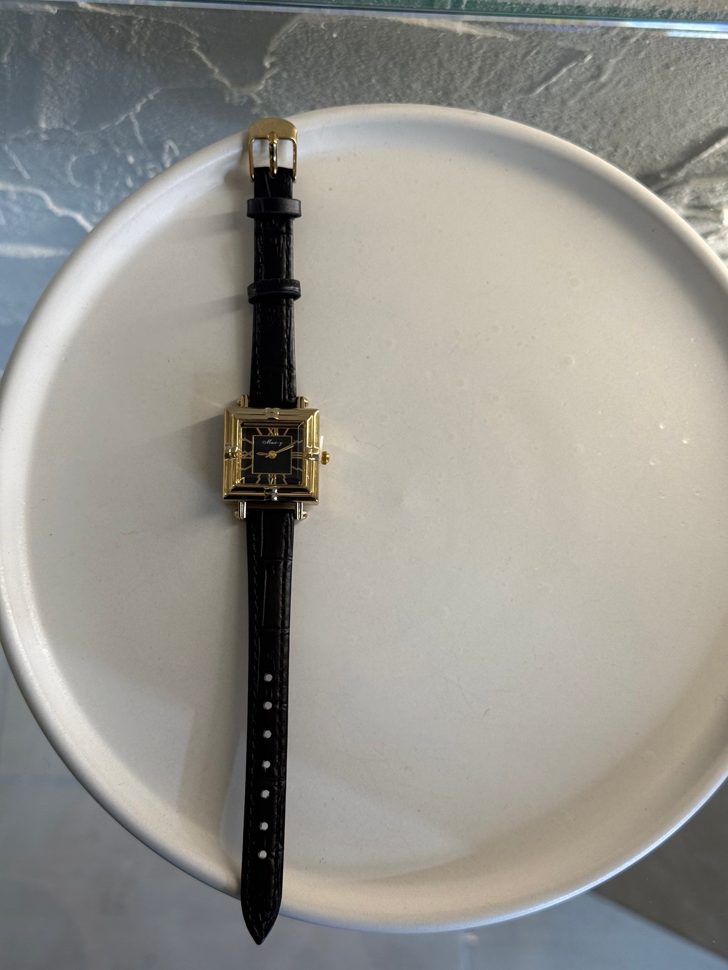 Golden Era / Vintage Ρολοί Με Μαύρο Λουρί Και Χρυσές Λεπτομέρειες ✨