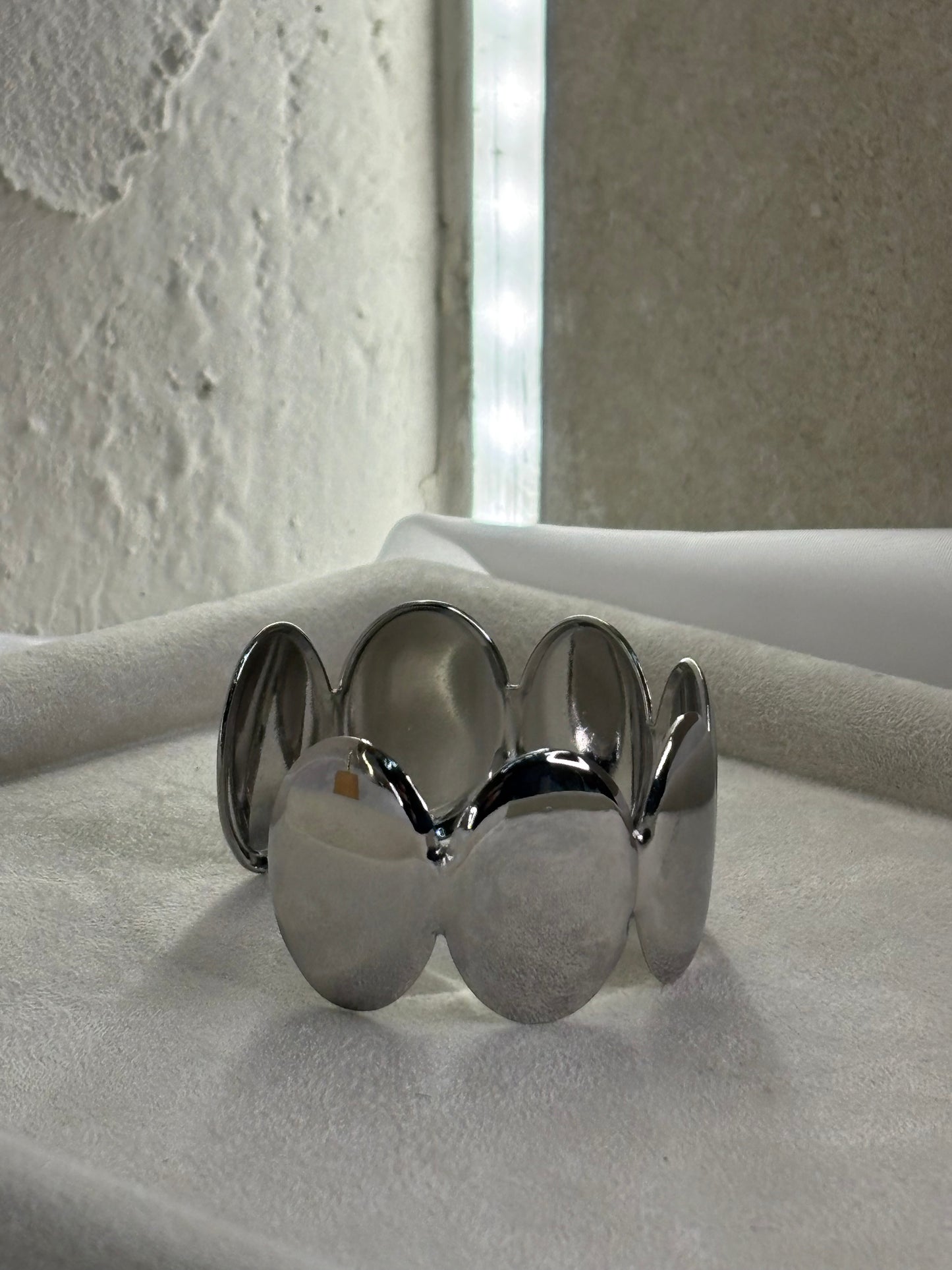 Χειροπέδα ατσάλινη ασημένια