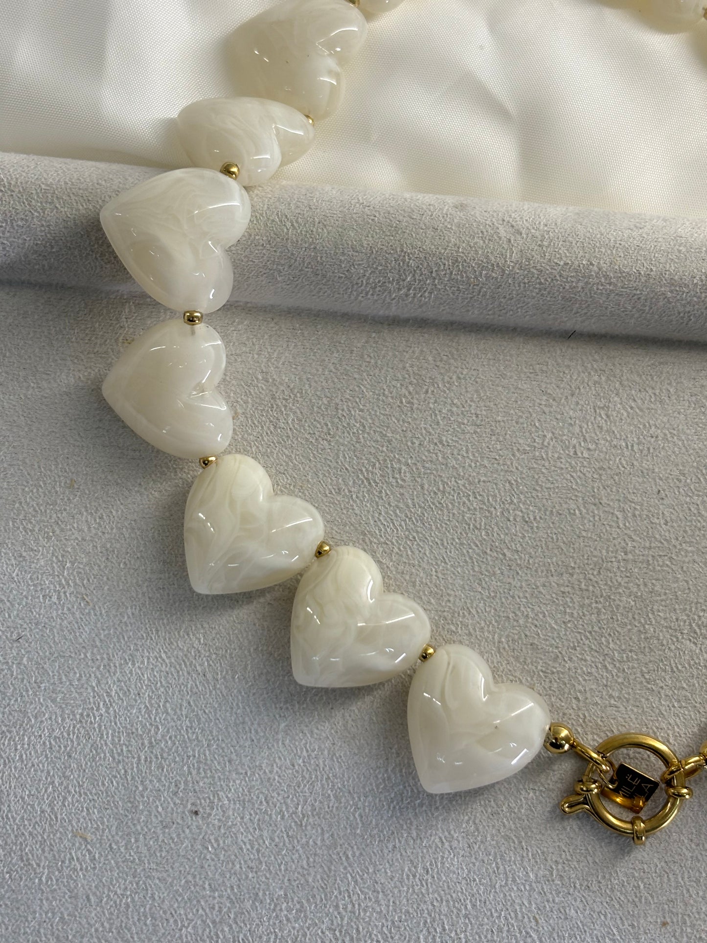 Heart loveless white