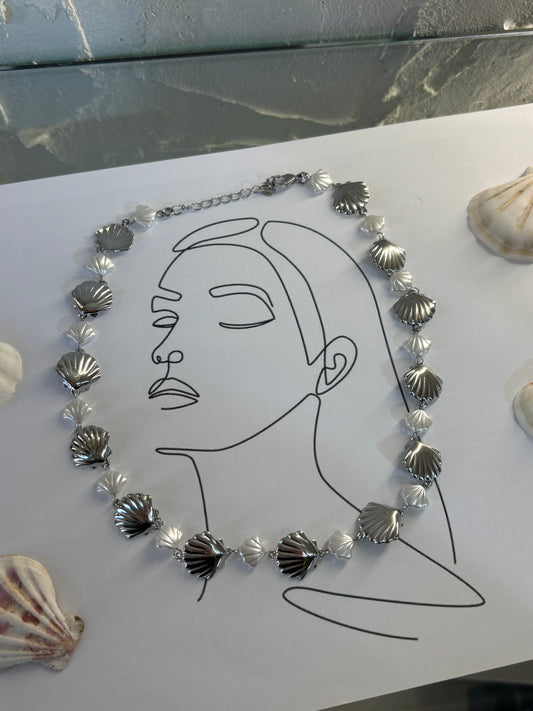 Ασημί Κολιέ με Κοχύλια και Διάφανες Πέρλες – Oceanic Grace | Pnoe Studio