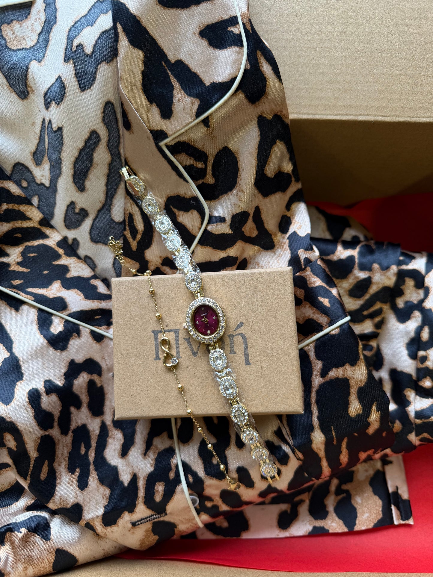 QUEEN MYSTERY BOX 👑