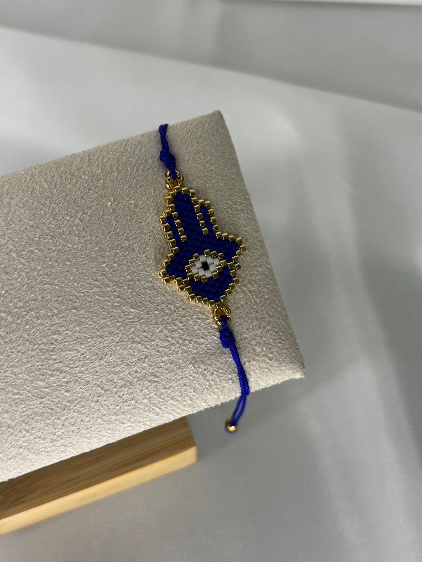 Χειροποίητα βραχιολάκια με σχοινάκι και ethnic σχέδια