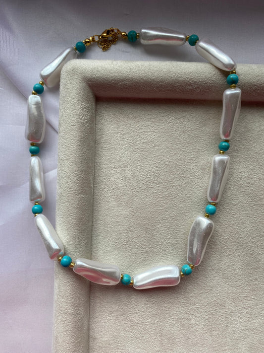 Κολιέ με Λευκές Μαργαριταρένιες Πέτρες & Τυρκουάζ Χάντρες