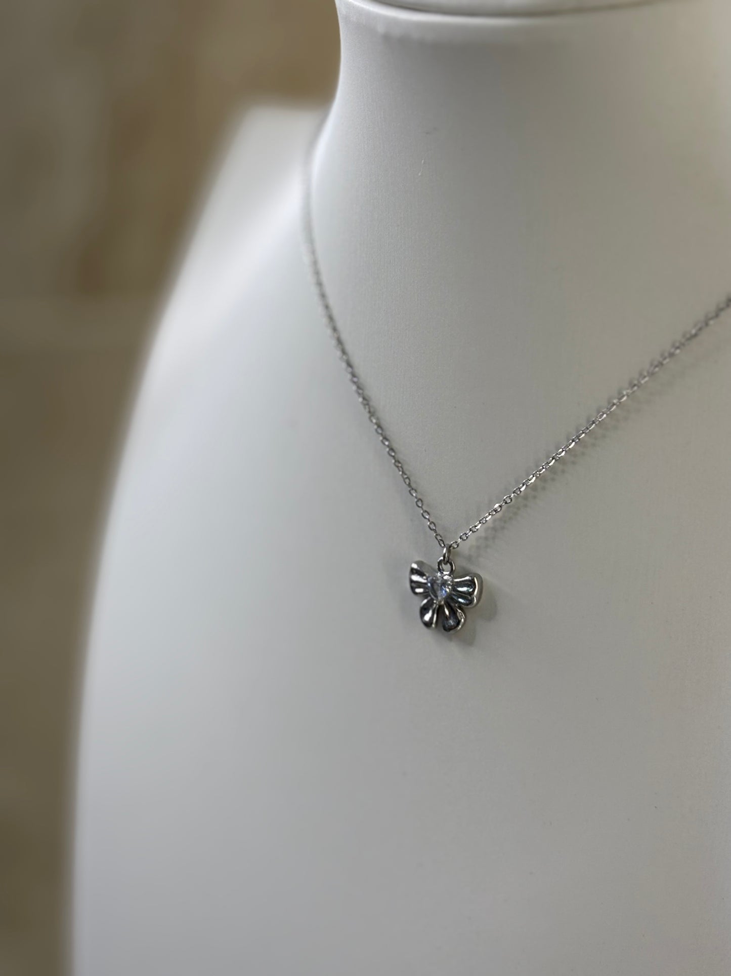 Κολε με φιόγκο ασημένιο