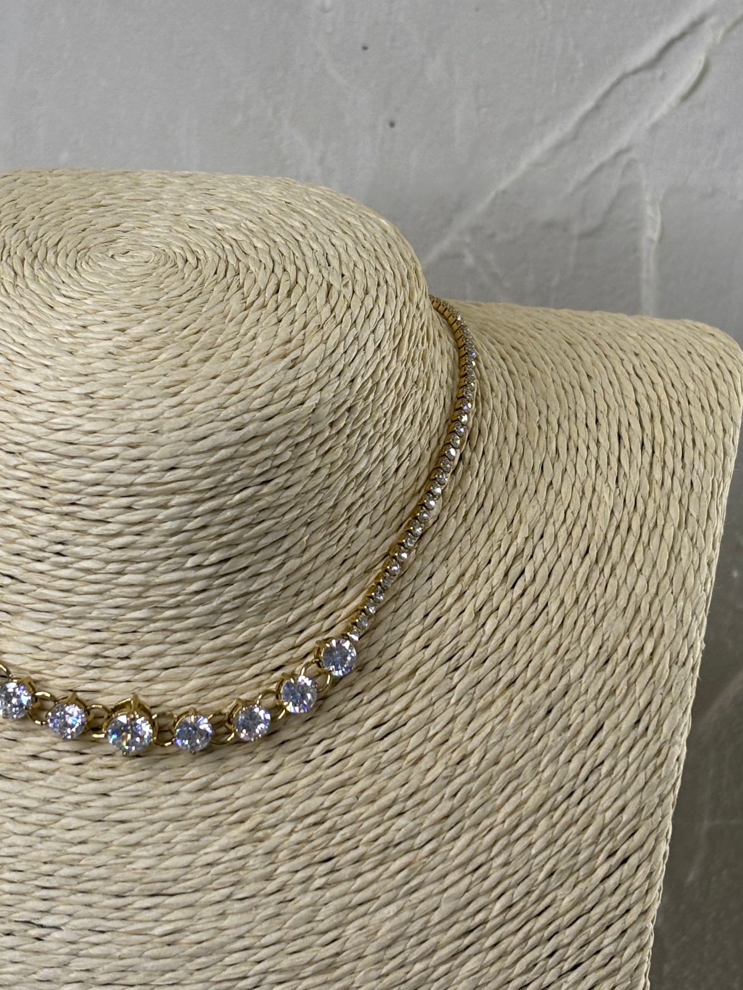 Κολιέ χρυσό ατσάλινο με στρας