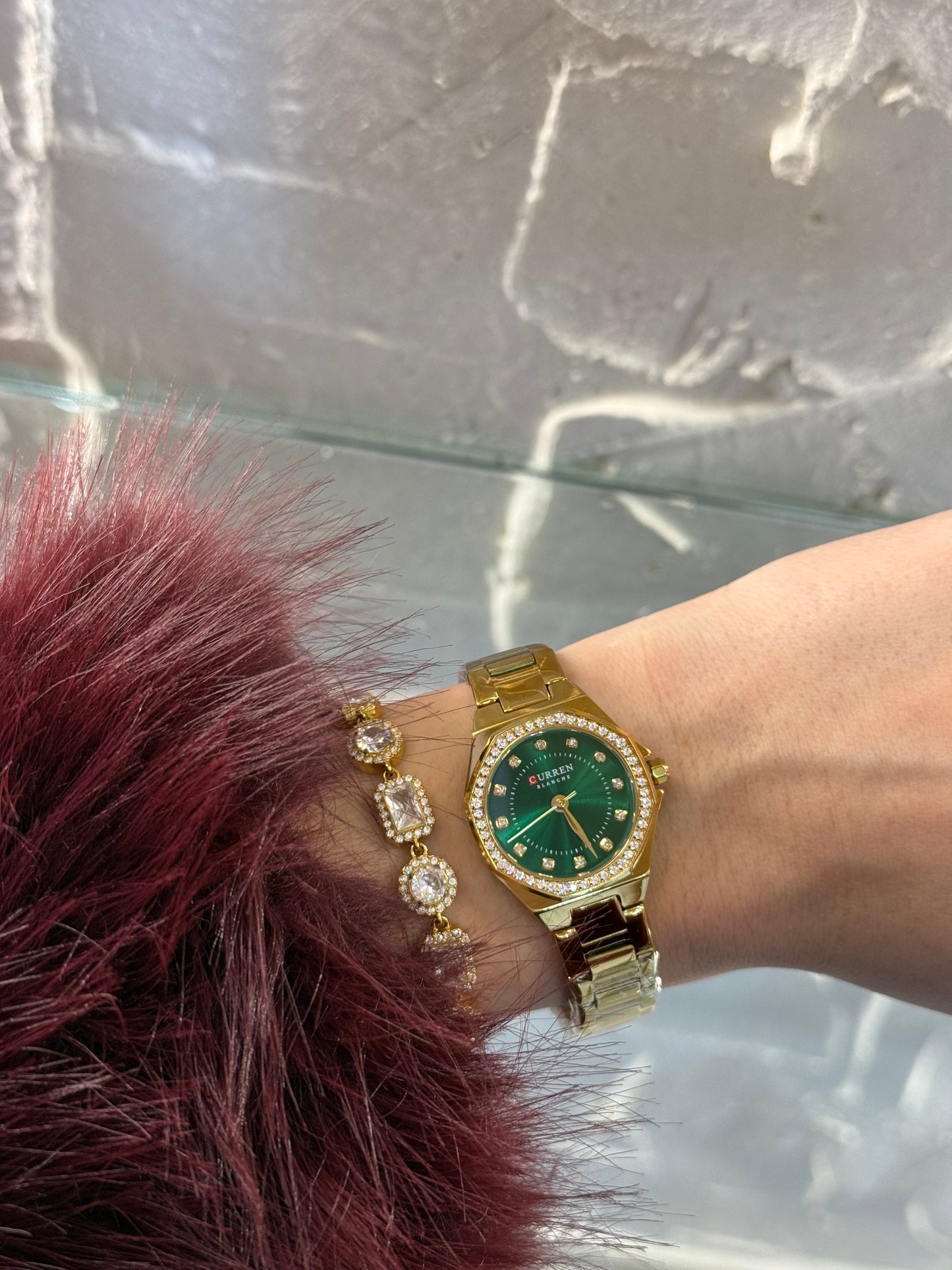 Γυναικείο Ρολόι με Πράσινο Καντράν και Χρυσό Λουρί | Κομψότητα και Αντοχή