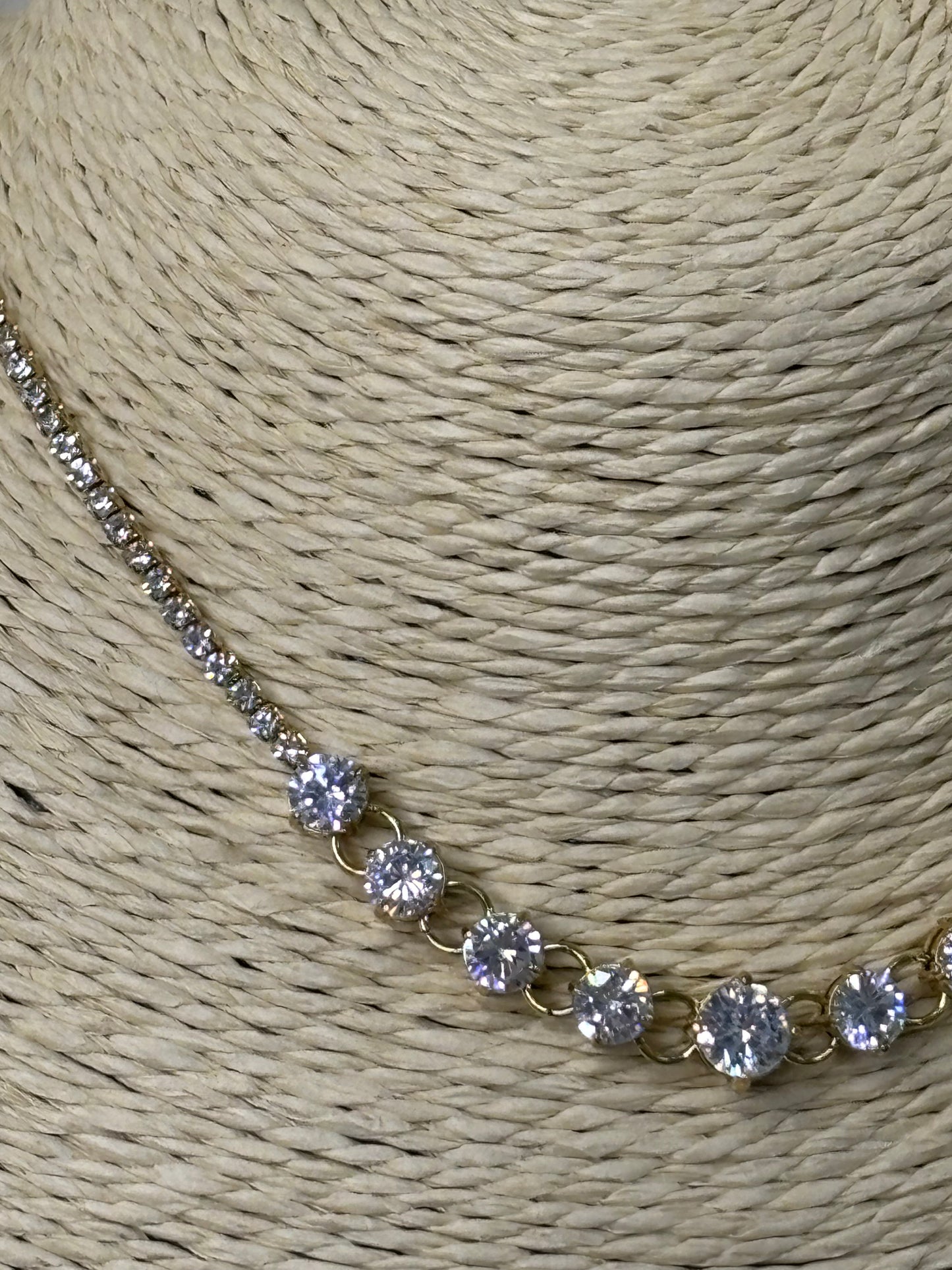 Κολιέ χρυσό ατσάλινο με στρας