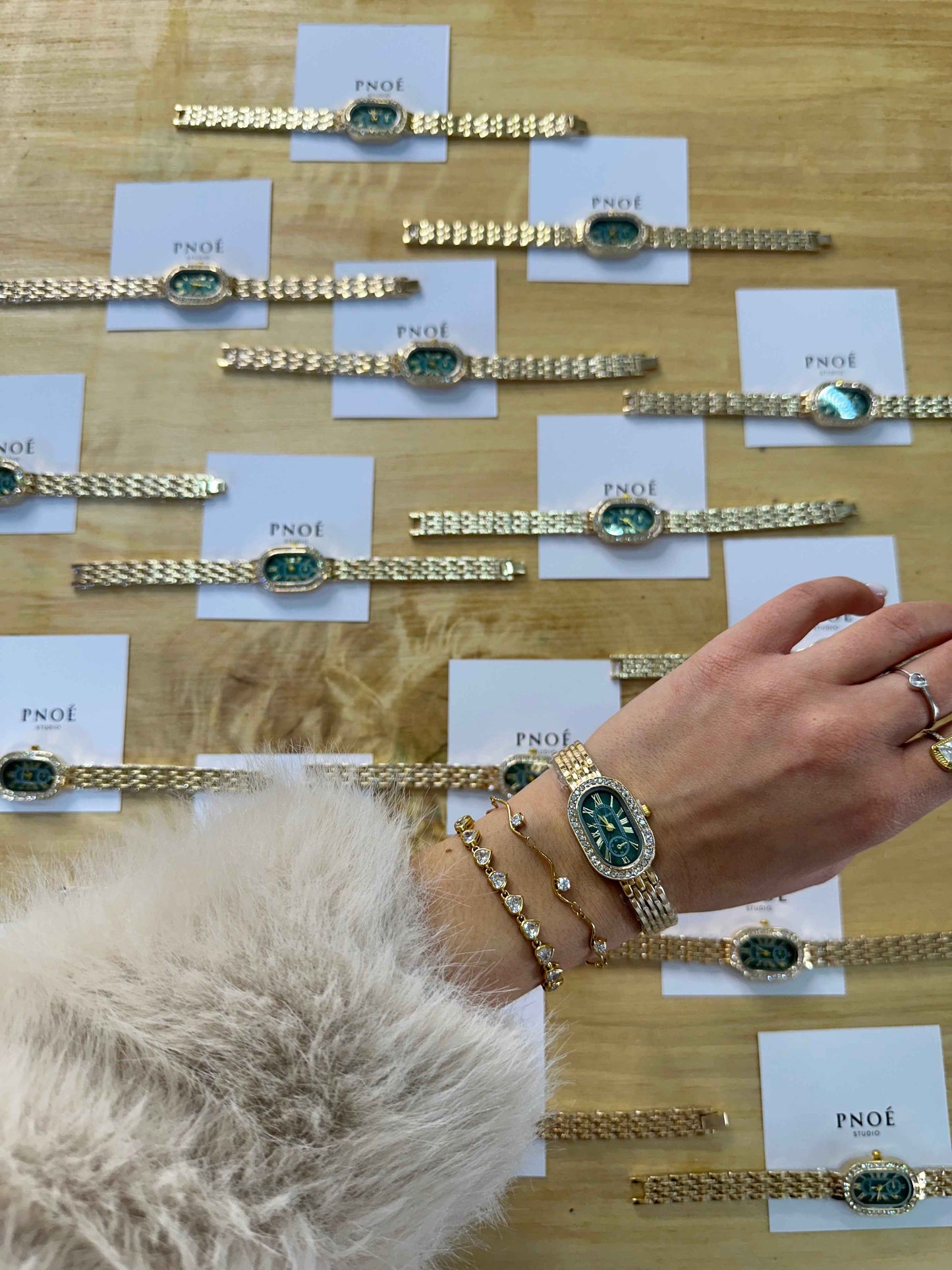 Γυναικείο Ρολόι με Πράσινο Καντράν και Χρυσό Λουρί | Κομψότητα & Πολυτέλεια ανθεκτική κατασκευή