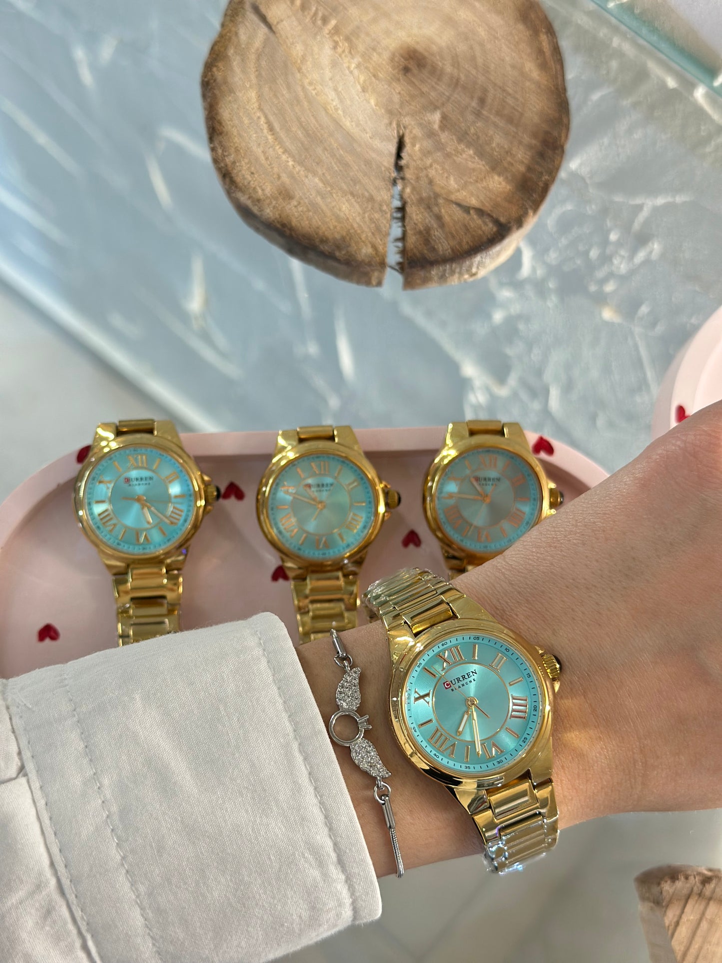 Ρολόι "Ocean Breeze" με Γαλάζιο Στρογγυλό Καντράν και Χρυσό Λουρί | Ατσάλινη Κατασκευή