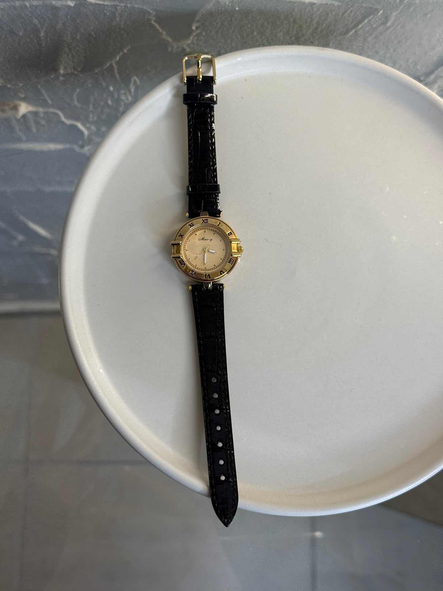 Ivory & Gold Harmony / Δερμάτινο ρολοί με μαύρο λουρί & χρυσές λεπτομέρειες✨