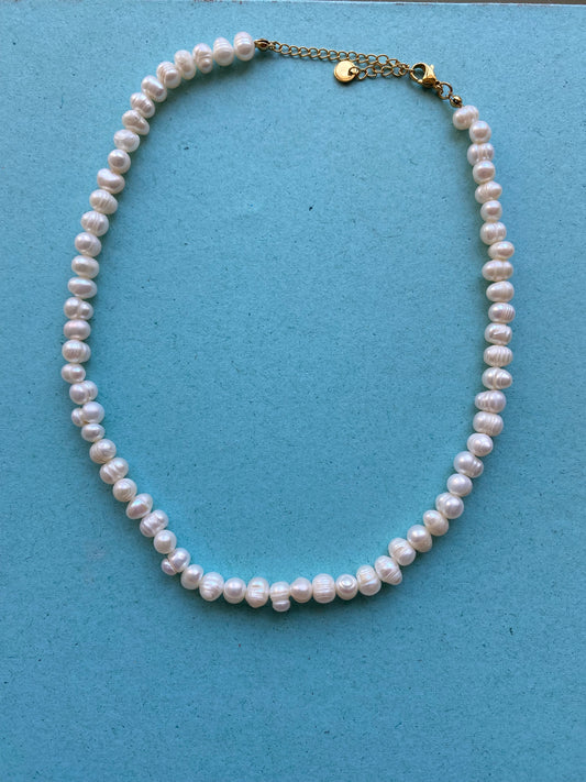 Κολιέ με Πέρλες σε Κρεμ Χρώμα – Κομψότητα & Στιλ | Pnoe Studio