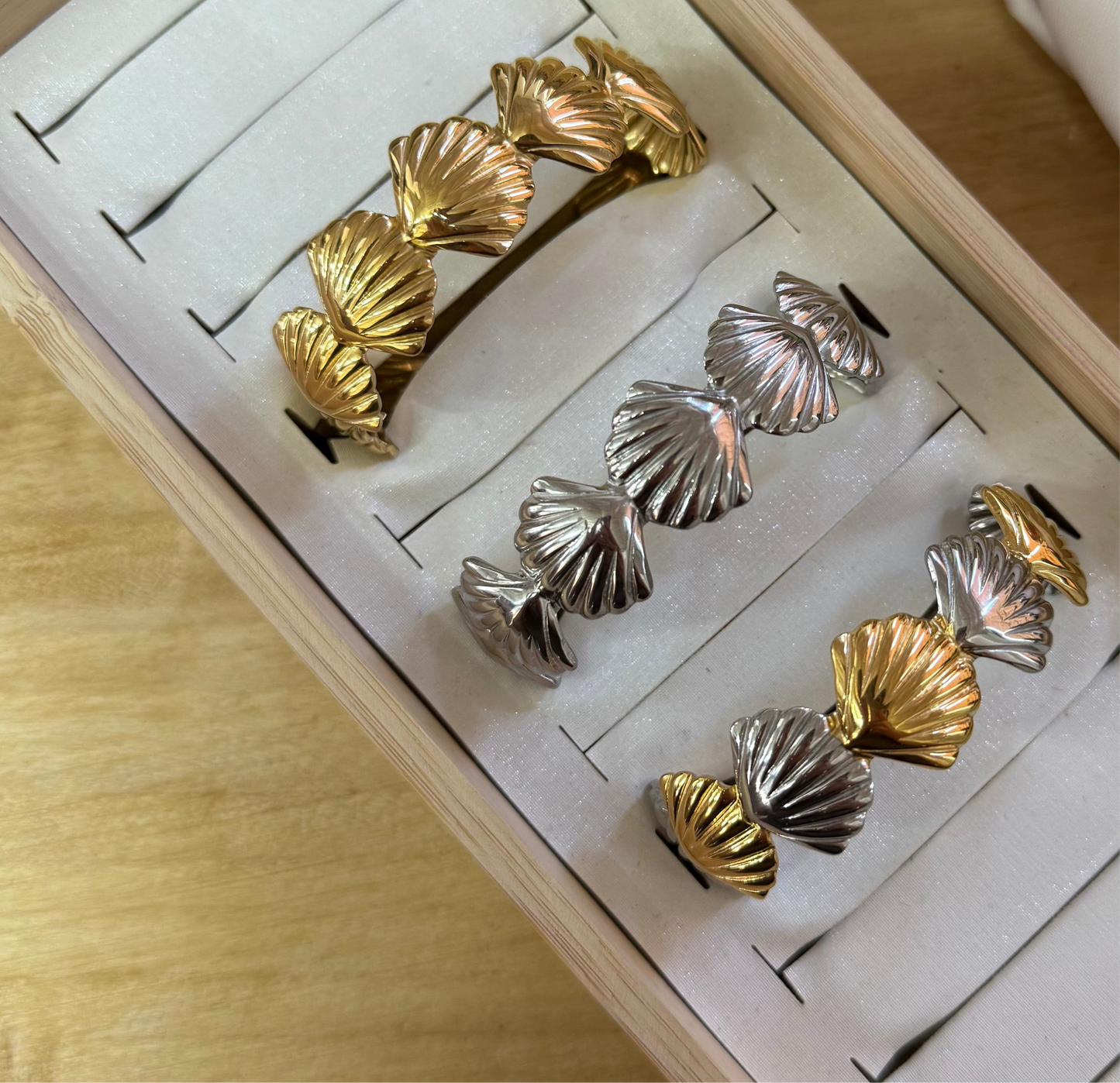 Βραχιόλι “Shella” με Χρυσά & Ασημί Κοχύλια