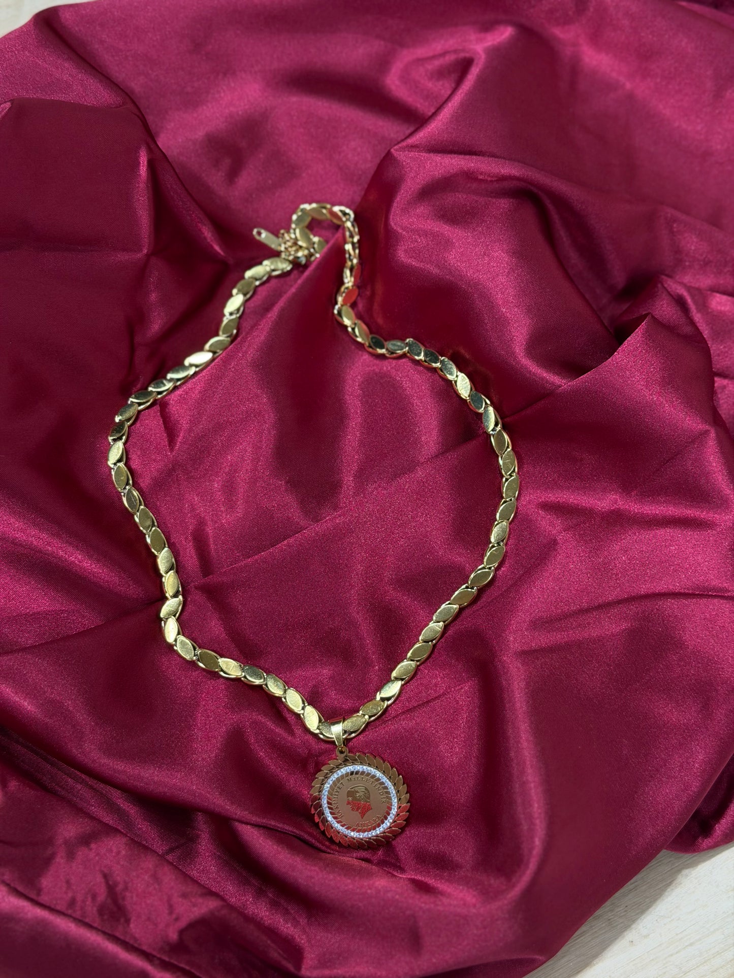 Golden Emblem – κολιέ stainless steel