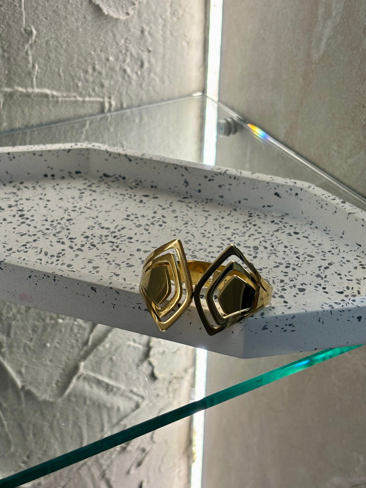 Χειροπέδα ατσάλινη με σχέδια σε χρυσό χρώμα