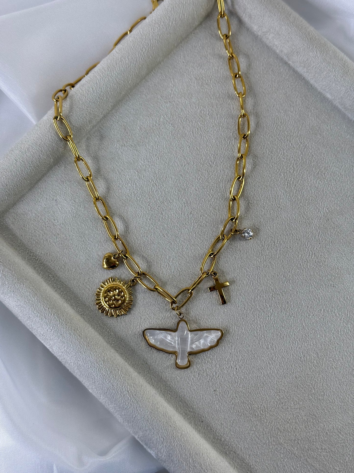 Χρυσό κολιέ με charms