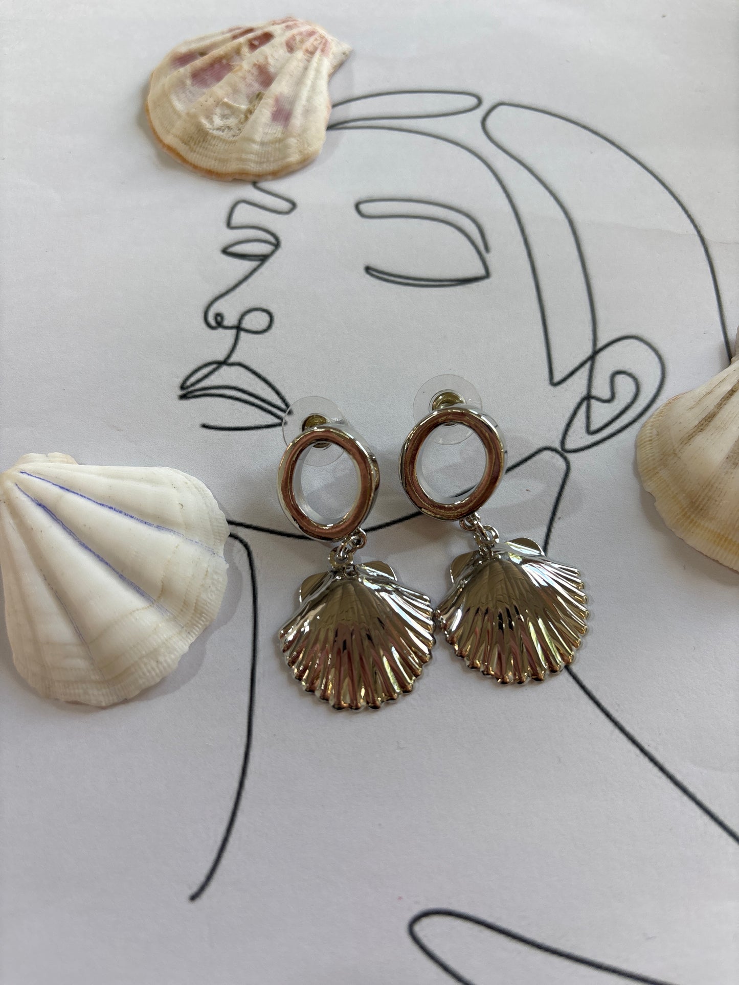 Σκουλαρίκια "Σέριφος" Χρυσά Κρεμαστά με Κοχύλι | Pnoe Studio