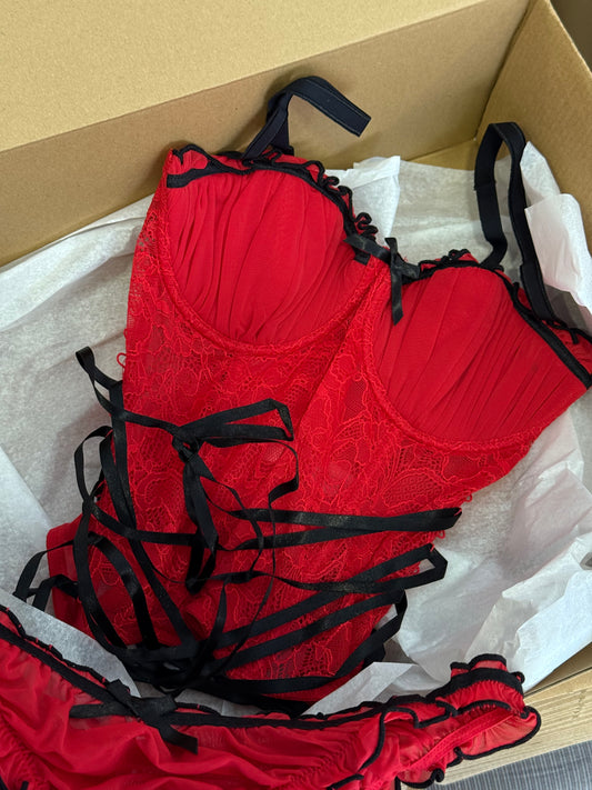 CRIMSON TEMPTATION SET