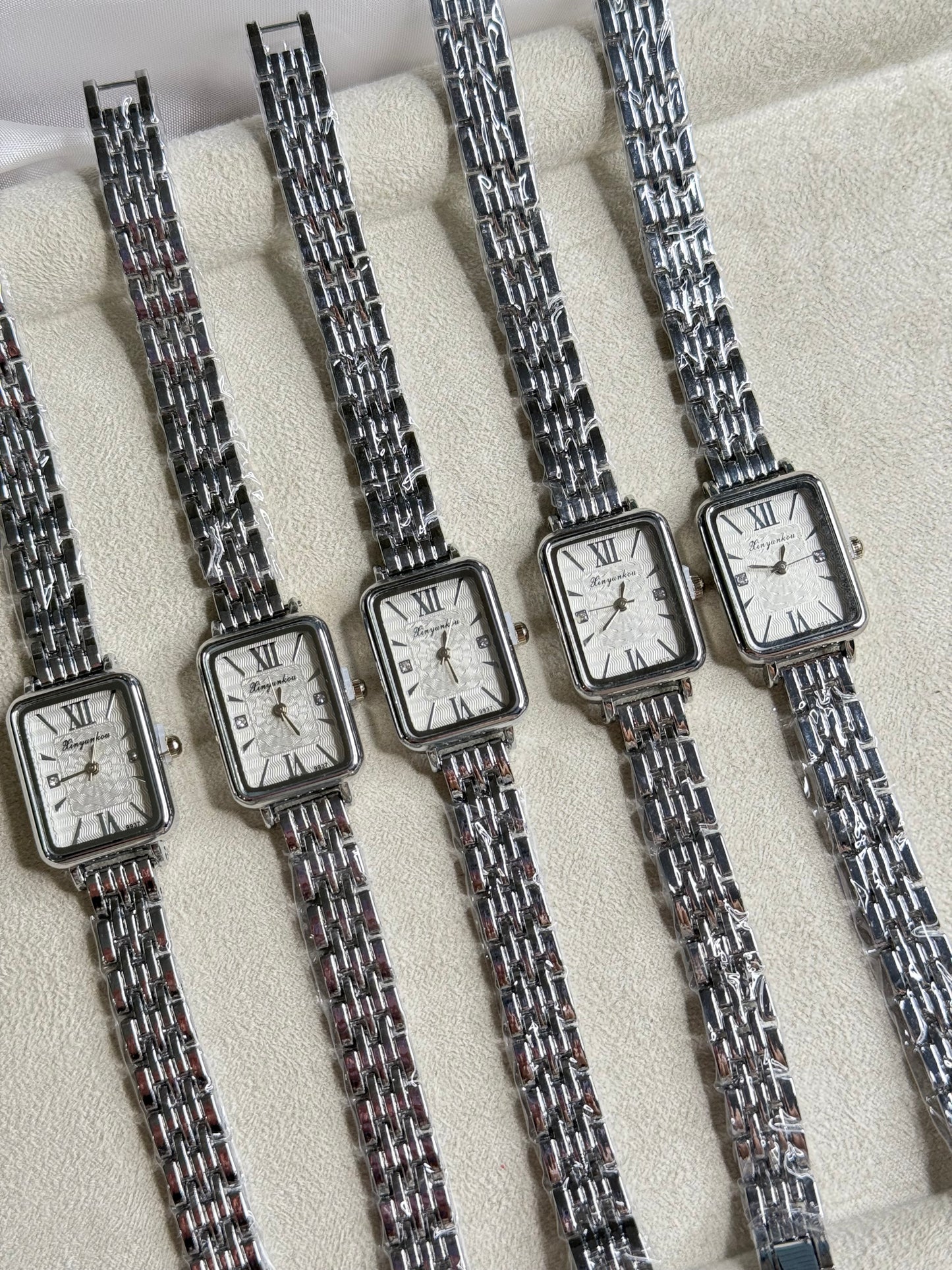 Ρολόι "Silver Radiance" με Άσπρο Καντράν και Ασημί Λουρί | Ατσάλινη Κατασκευή