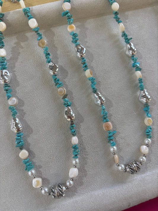 Ατσάλινο κολιέ με χάντρες και πέτρες σε μπλε χρώμα