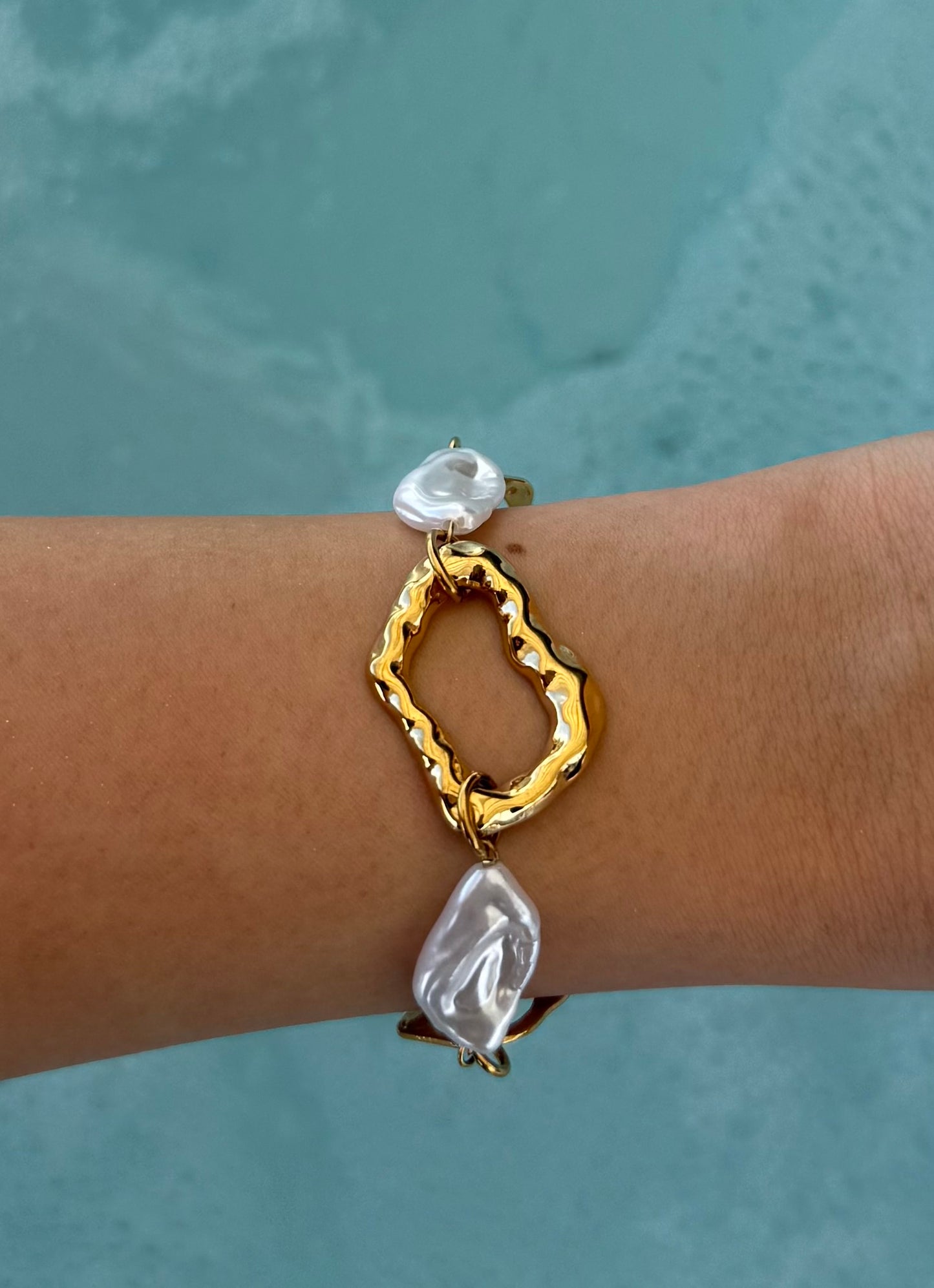 Βραχιόλι  “Dune” με Ανάγλυφους Κρίκους & Μαργαριτάρια