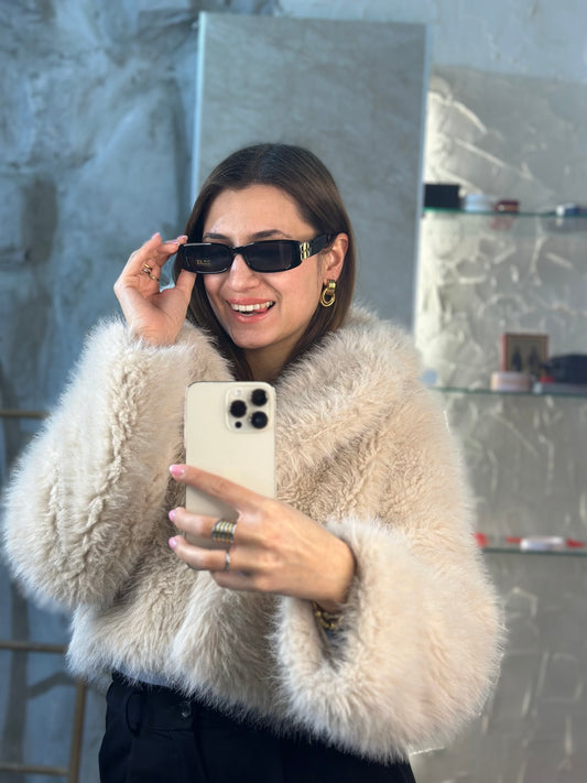 Γυαλιά Κοκκάλινα Μαύρα Με Χρυσή Λεπτομέρεια “Ισμήνη”