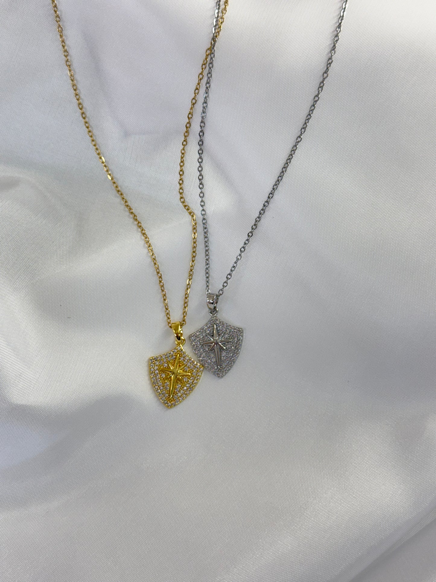 Κολιέ με Στρας σε Σχήμα Ασπίδας | Pnoe Studio