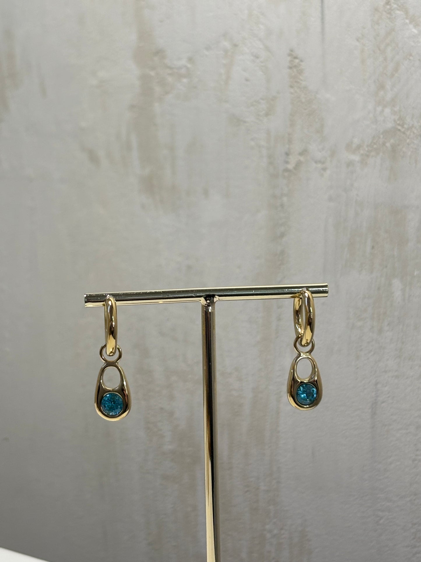 Σκουλαρίκι διπλό κρικάκι με γαλάζιες λεπτομέρειες