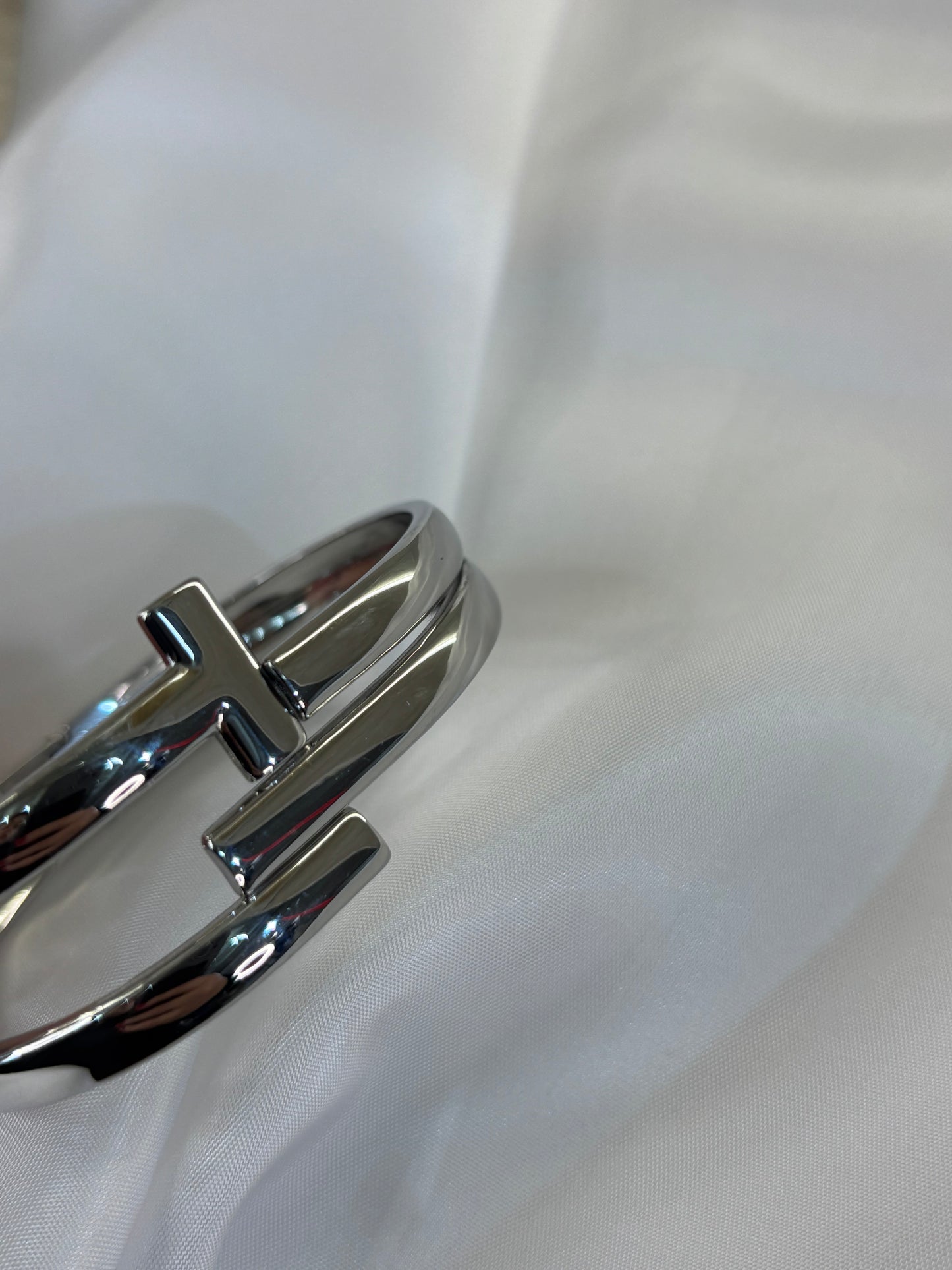 Ασημένια Χειροπεδα με Μοντέρνο Σχέδιο | Pnoe Studio