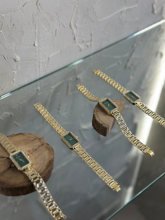 Γυναικείο Ρολόι με Πράσινο Ορθογώνιο Καντράν και Χρυσό Λουρί