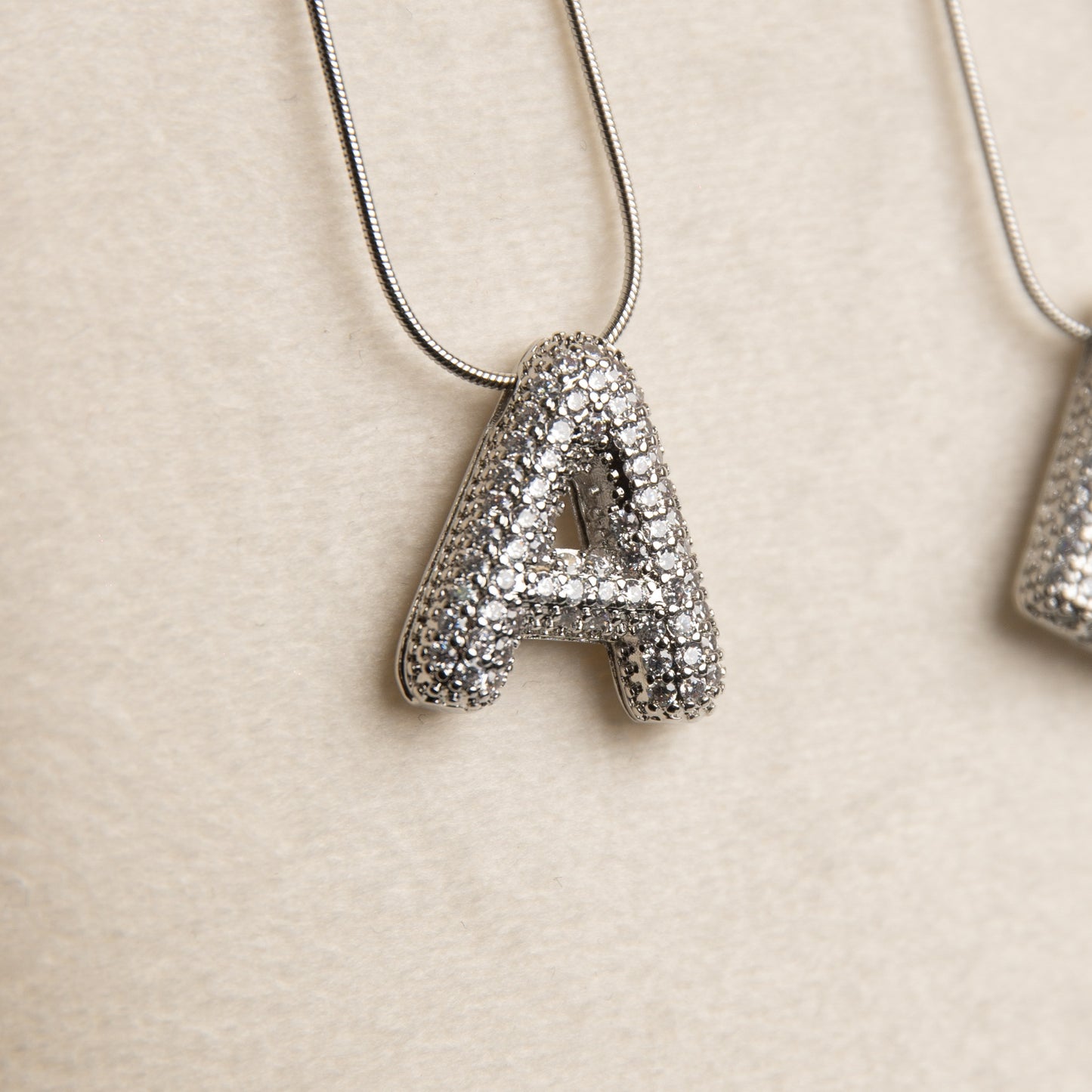 Κολιέ με Γράμματα σε Χρυσό και Ασημί Χρώμα | Λαμπερό και Εξατομικευμένο
