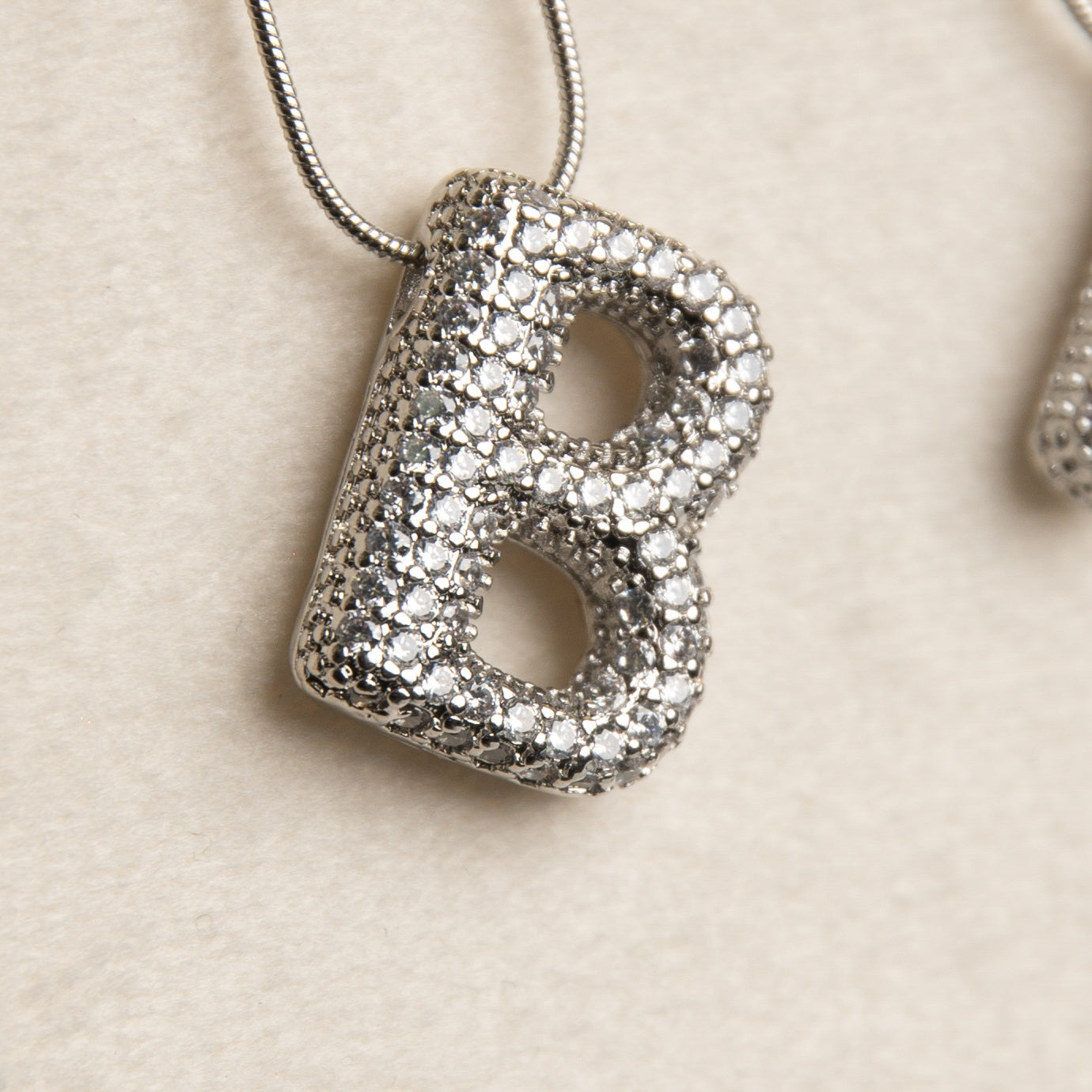 Κολιέ με Γράμματα σε Χρυσό και Ασημί Χρώμα | Λαμπερό και Εξατομικευμένο