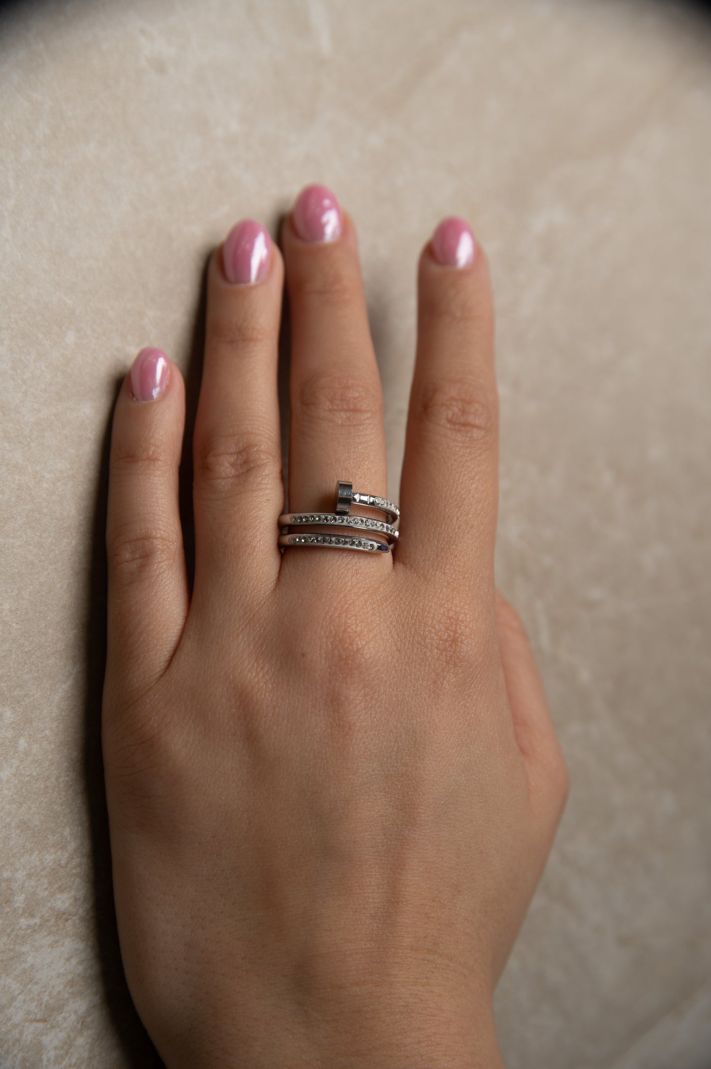 Τριπλό Δαχτυλίδι σε Χρυσό και Ασημί Χρώμα με Λαμπερές Πέτρες | Πολυτελές και Μοντέρνο