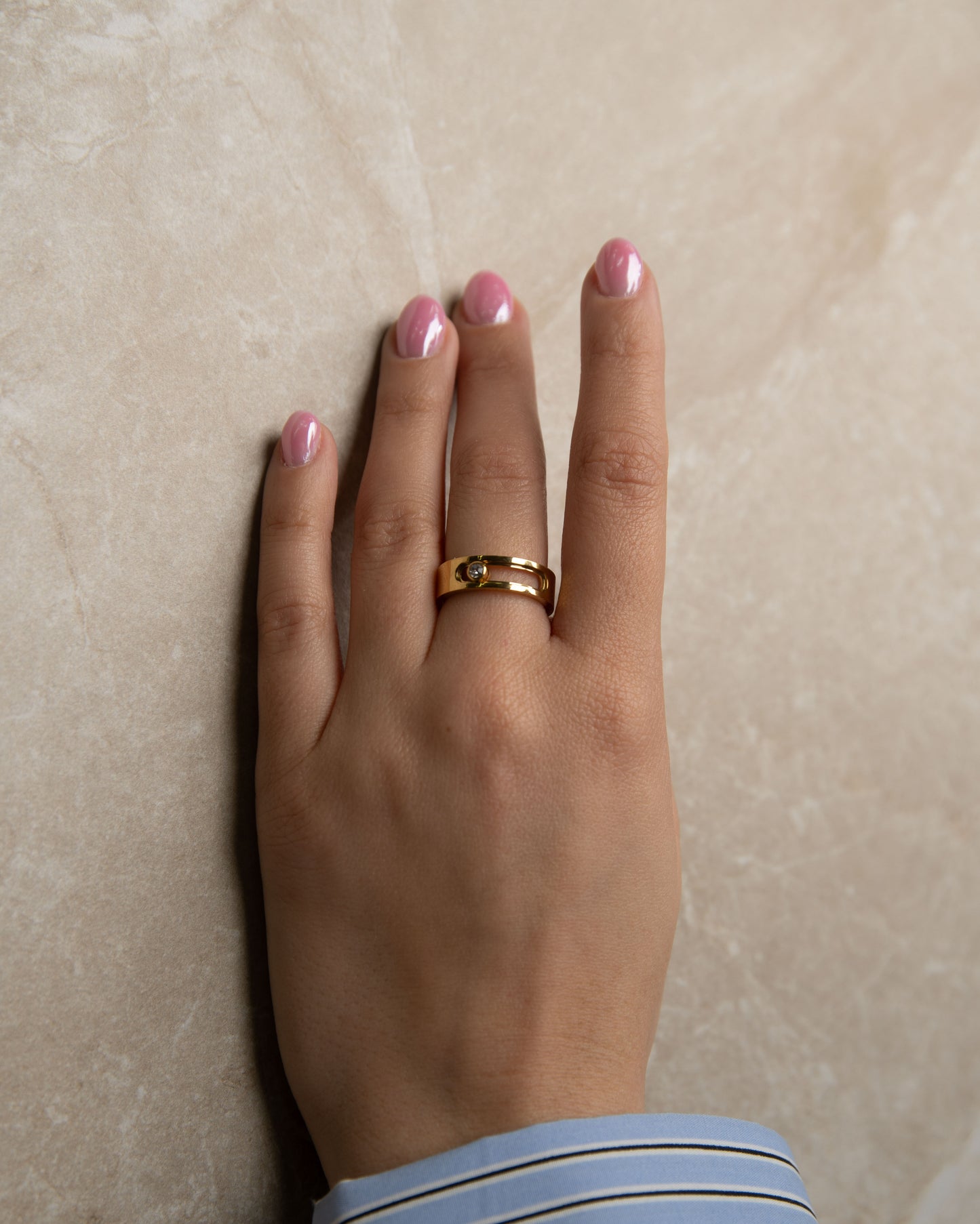 Δαχτυλίδι με Λαμπερή Πέτρα σε Χρυσό και Ασημί Χρώμα | Μοντέρνο και Κομψό