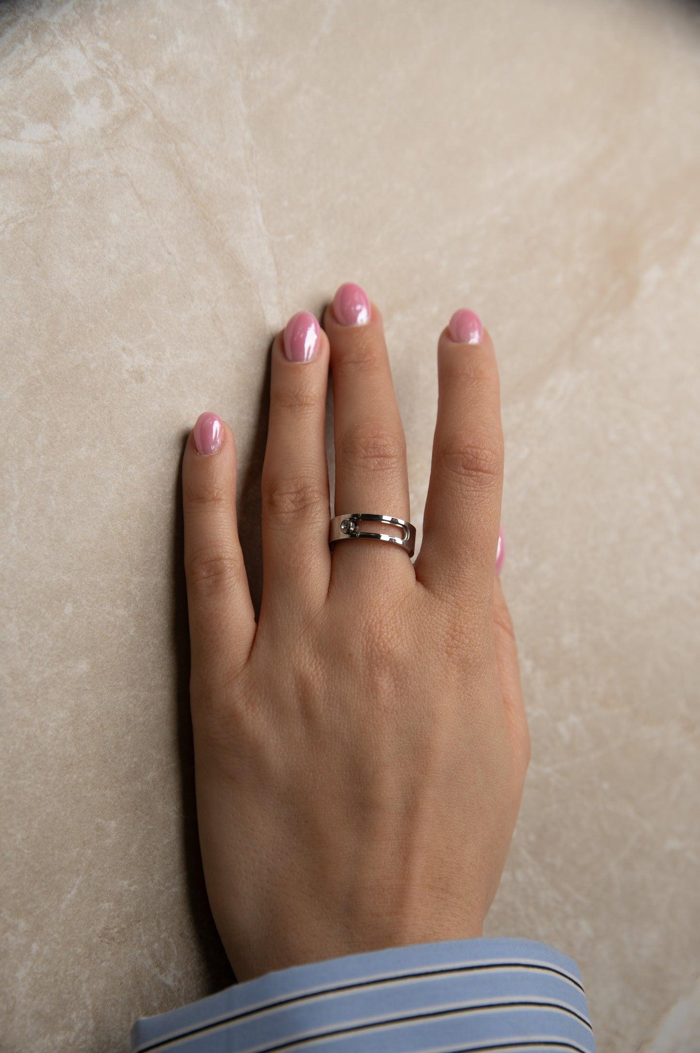 Δαχτυλίδι με Λαμπερή Πέτρα σε Χρυσό και Ασημί Χρώμα | Μοντέρνο και Κομψό