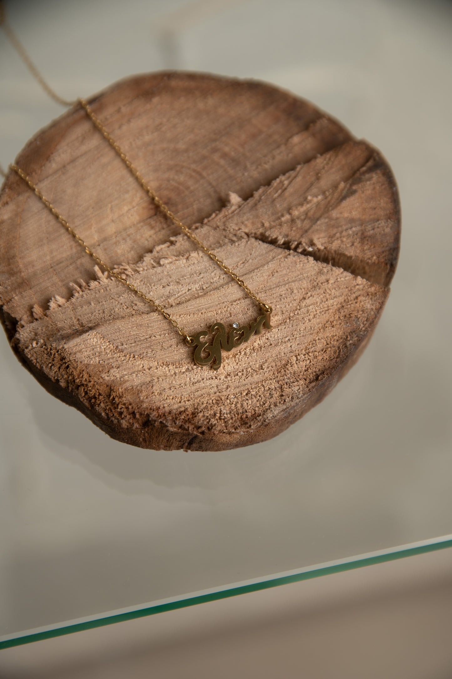 Κολιέ με Όνομα "Ελένη" σε Χρυσό Χρώμα – Χειροποίητο Εξατομικευμένο Κόσμημα