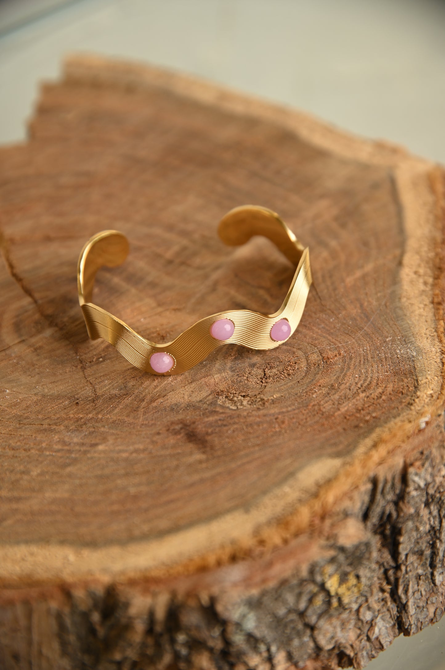 Χρυσό Κύμα – Βραχιόλι με ροζ Πέτρες